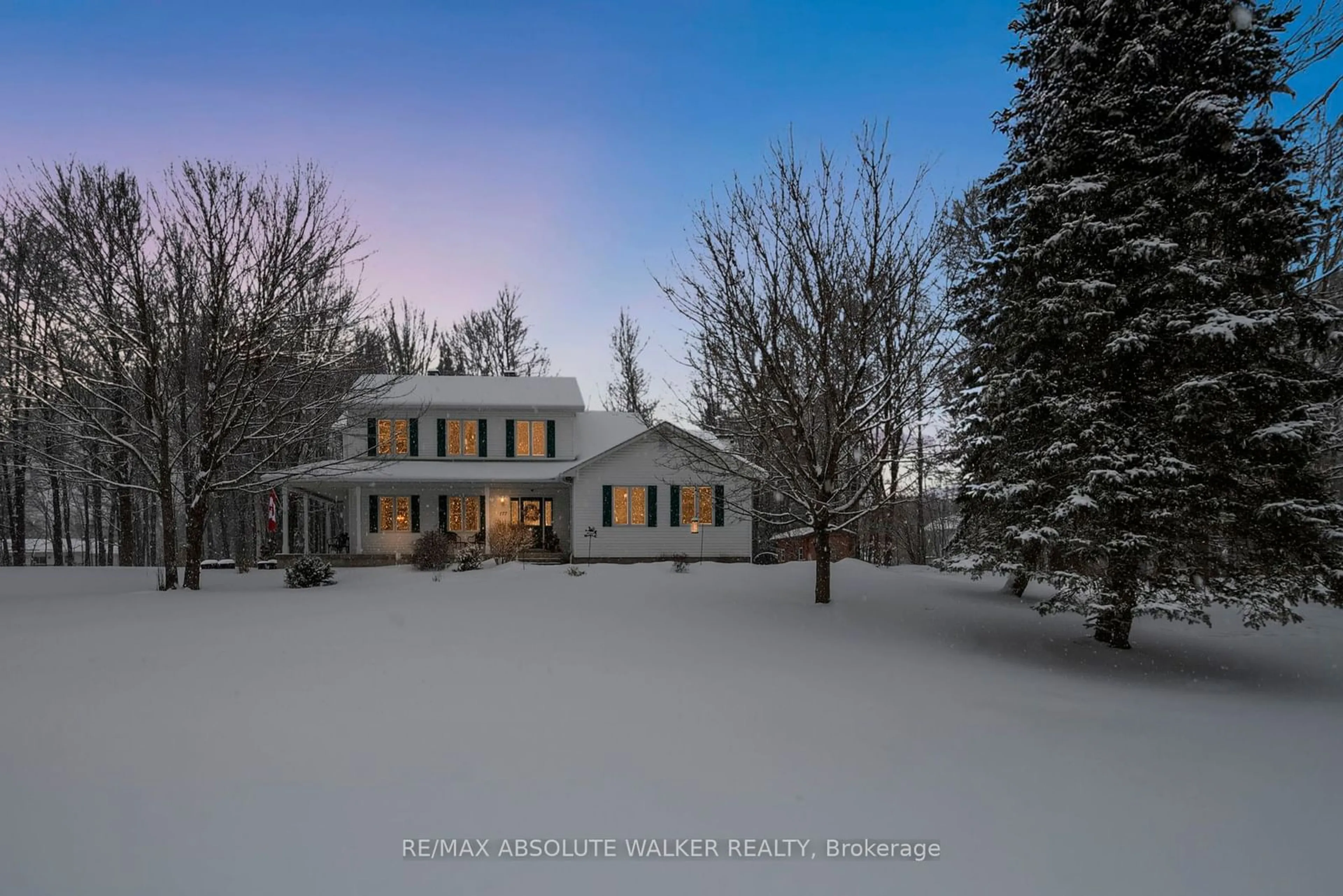 A pic from outside/outdoor area/front of a property/back of a property/a pic from drone, unknown for 177 Cardinal Cres, Clarence-Rockland Ontario K4K 1K9