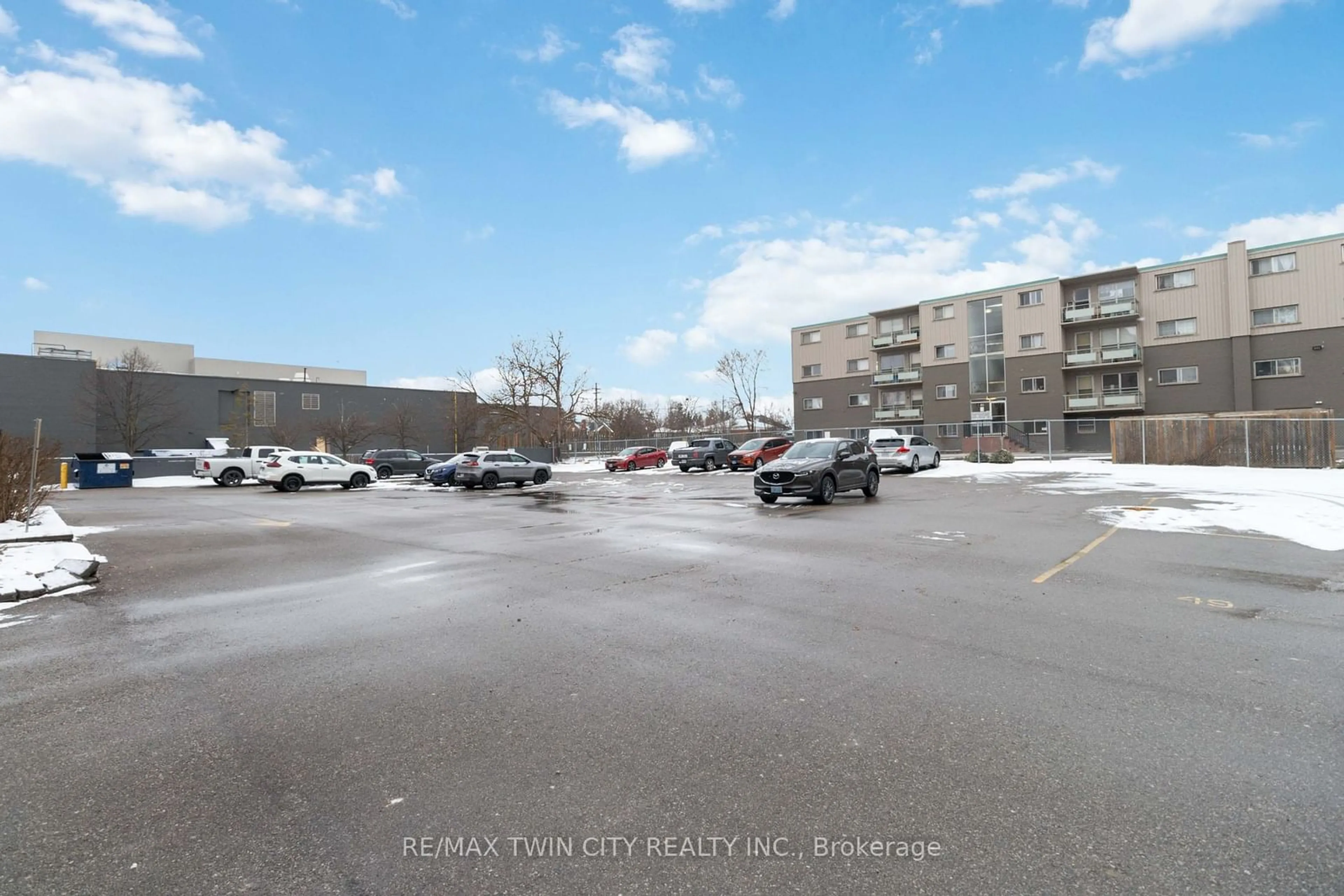 Parking for 87 St. George St #604, Brantford Ontario N3R 1V5