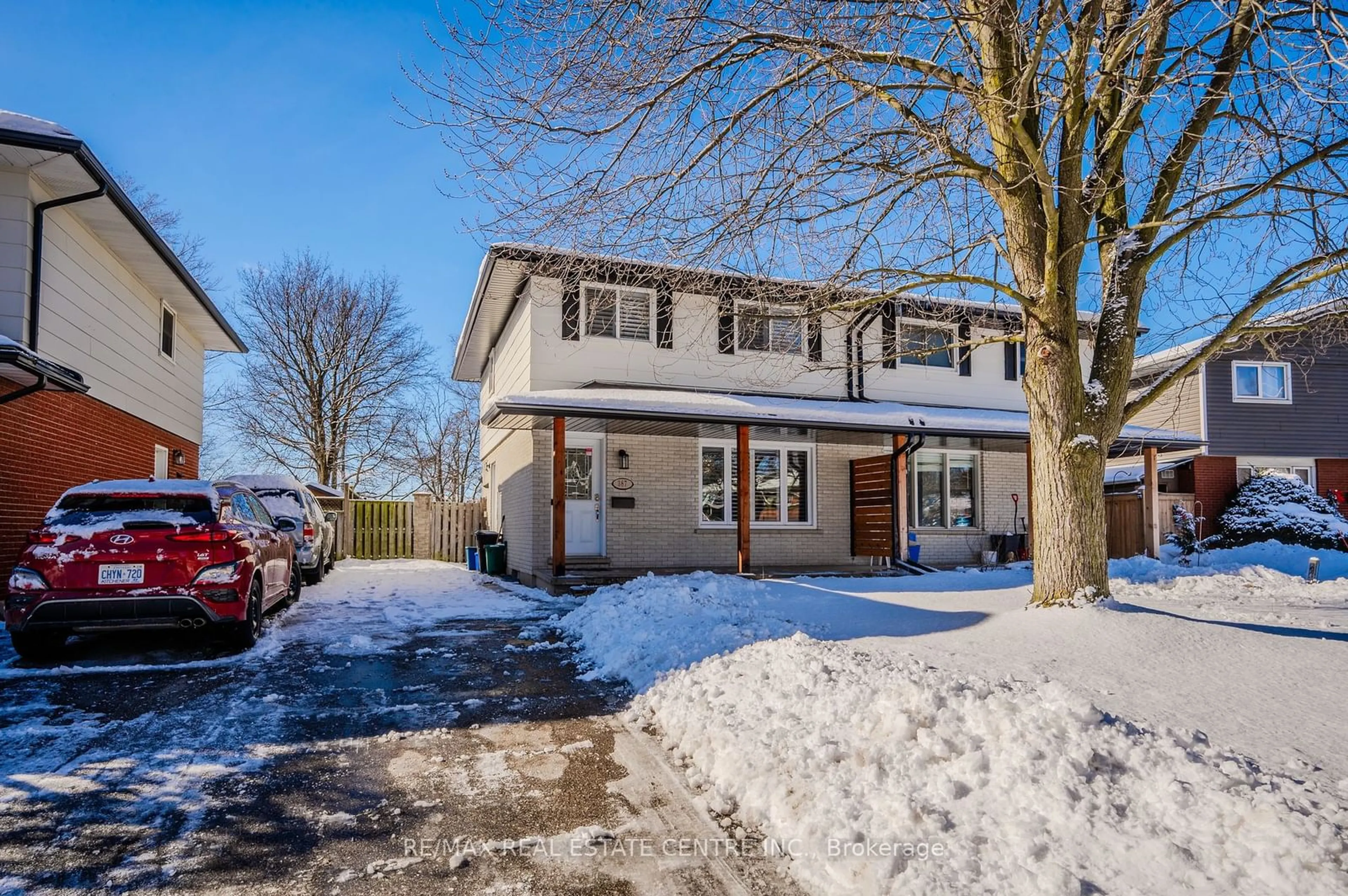 A pic from outside/outdoor area/front of a property/back of a property/a pic from drone, street for 387 Cyrus St, Cambridge Ontario N3H 1H2