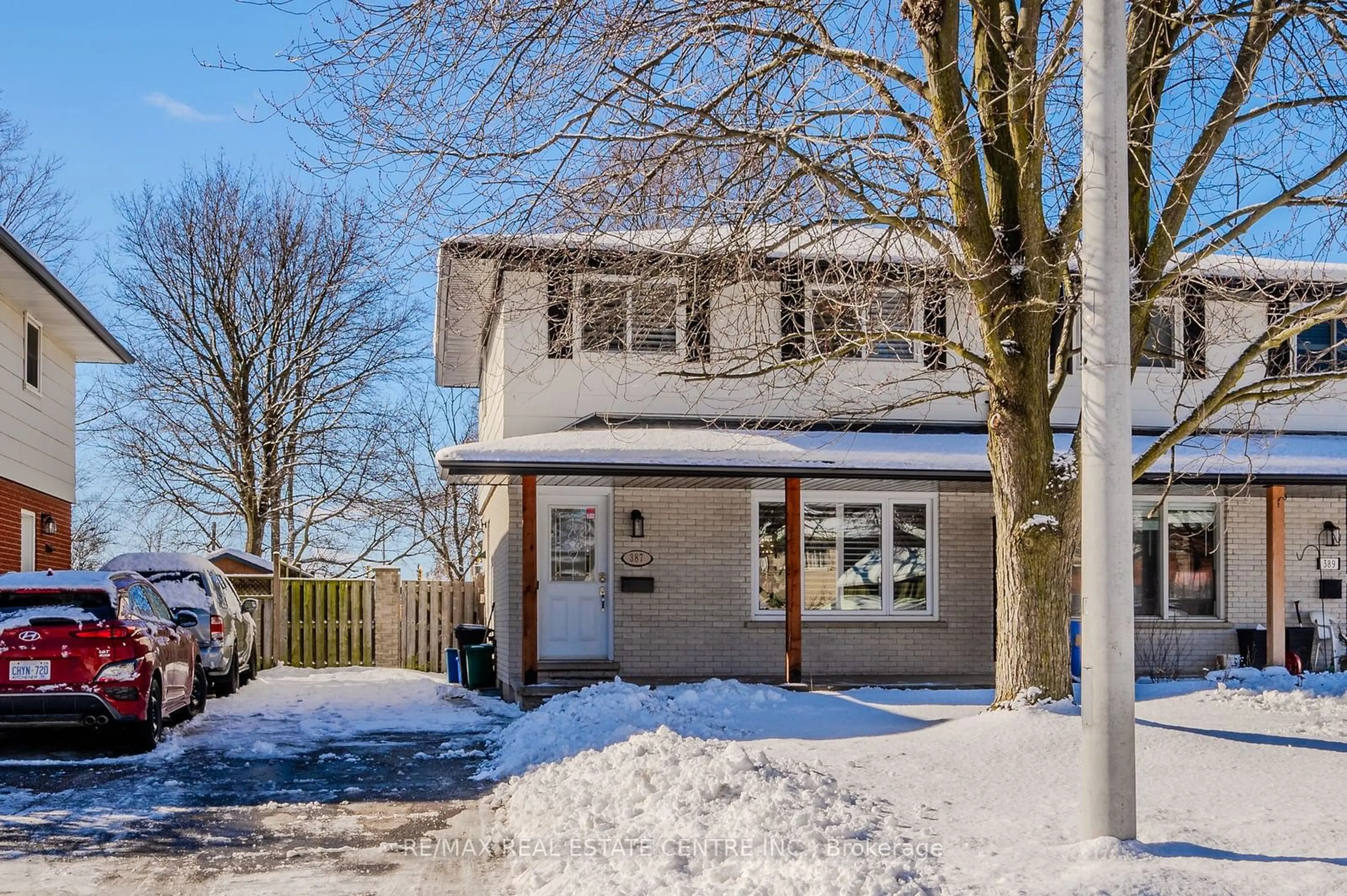 A pic from outside/outdoor area/front of a property/back of a property/a pic from drone, street for 387 Cyrus St, Cambridge Ontario N3H 1H2