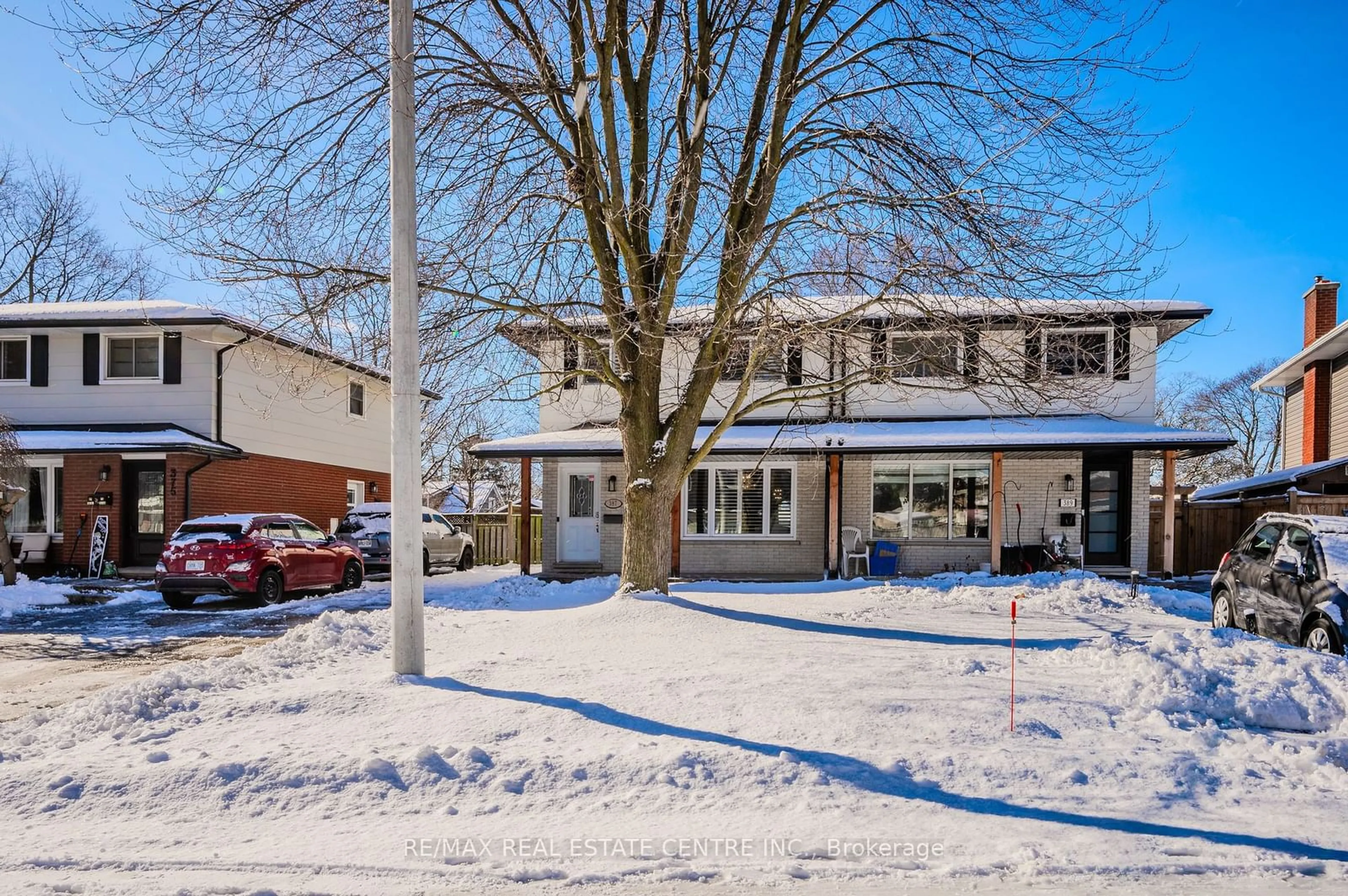 A pic from outside/outdoor area/front of a property/back of a property/a pic from drone, street for 387 Cyrus St, Cambridge Ontario N3H 1H2