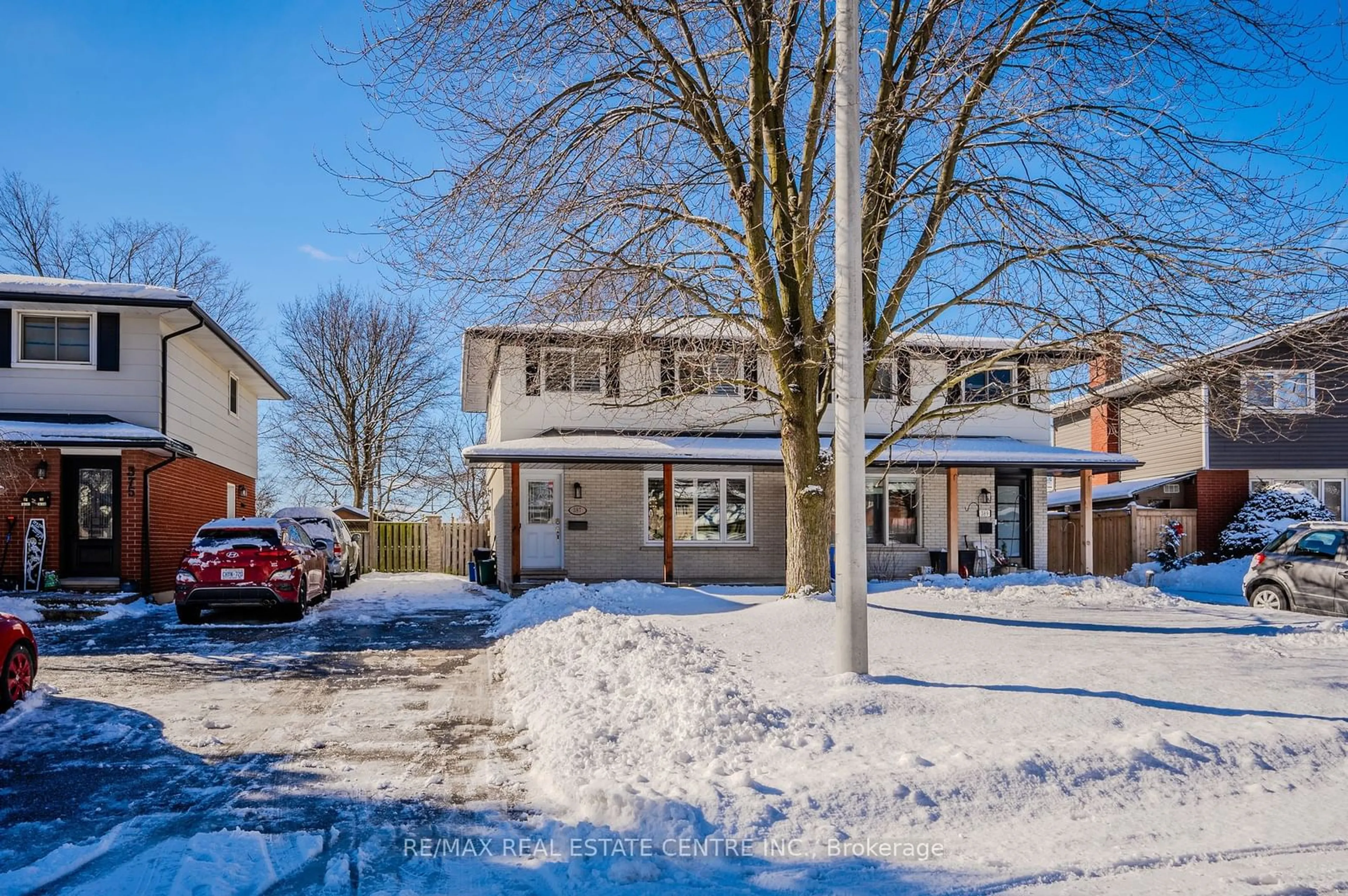 A pic from outside/outdoor area/front of a property/back of a property/a pic from drone, street for 387 Cyrus St, Cambridge Ontario N3H 1H2