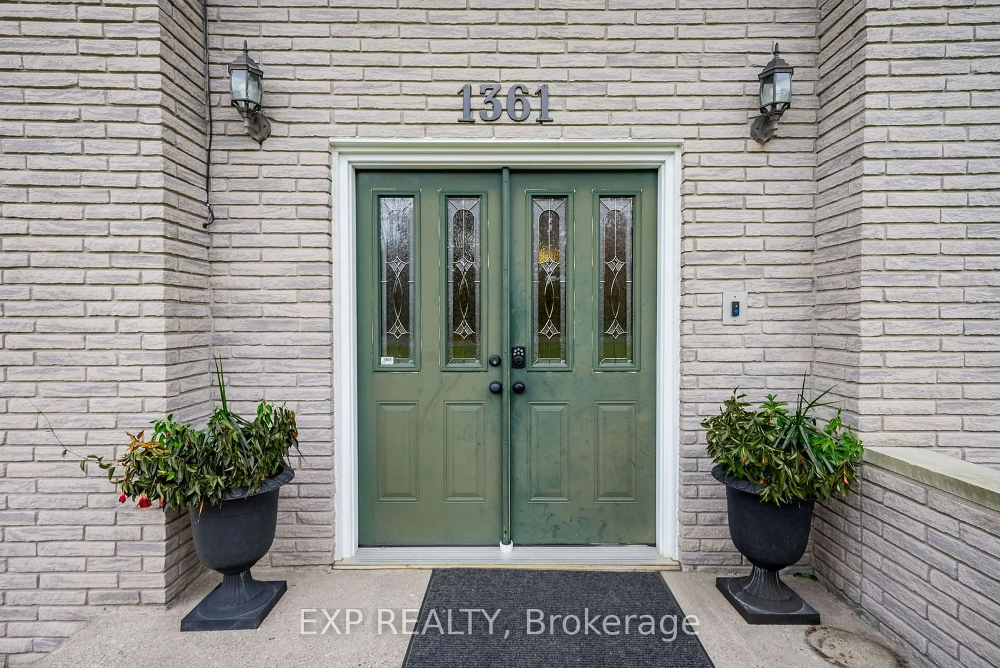 Indoor entryway for 8408 Trotters Lane, Cobourg Ontario K9A 0Z8