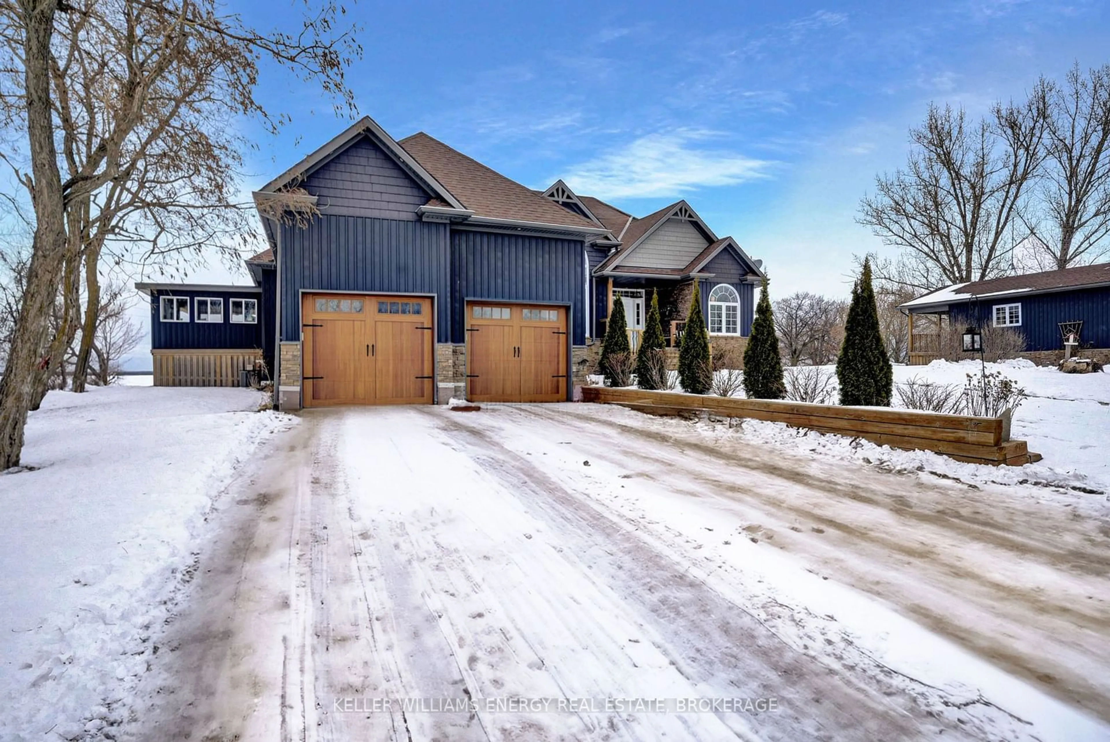 Indoor garage for 516 Allison Rd, Prince Edward County Ontario K0K 1W0