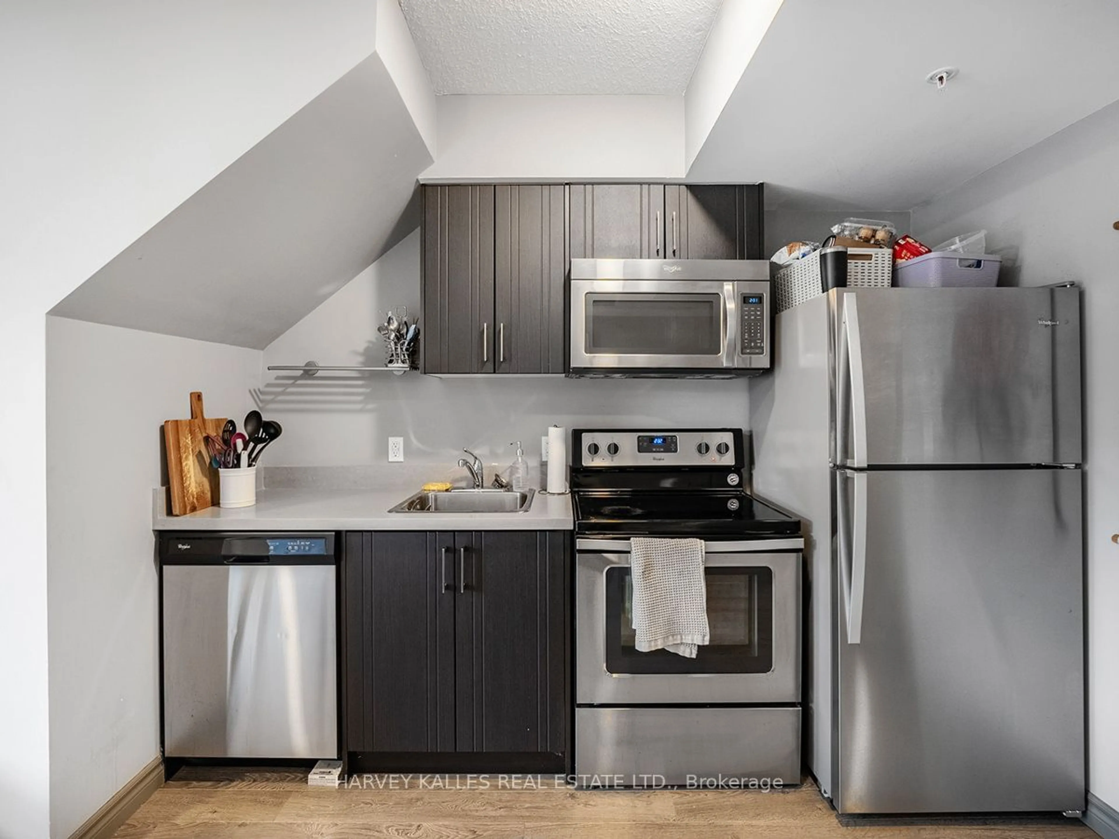 Standard kitchen, unknown for 321 Spruce St #709, Waterloo Ontario N2L 0G4