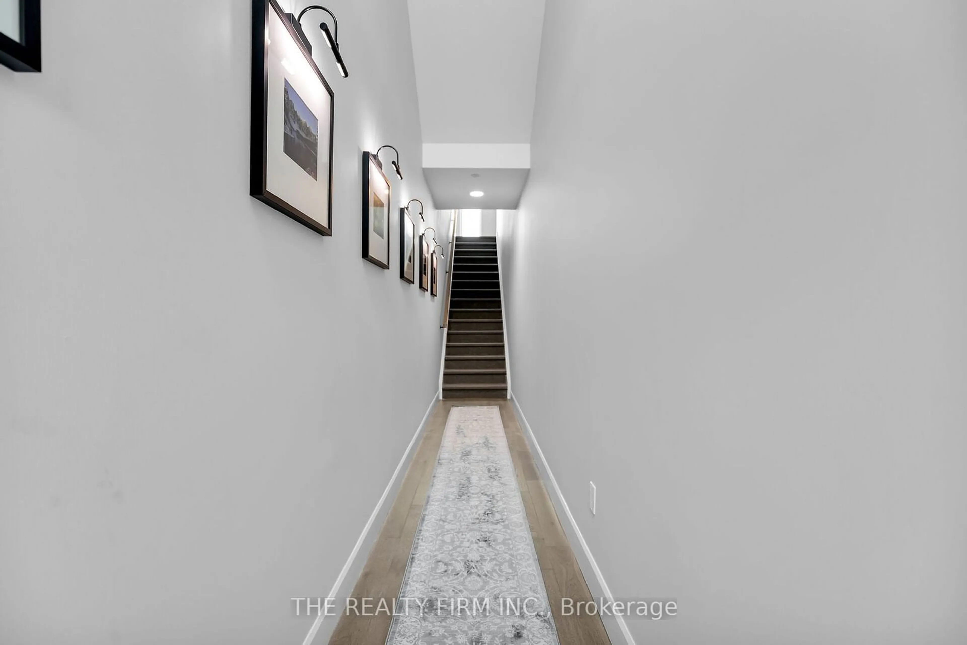 Indoor foyer for 2062 Lumen Dr #A120, London Ontario N6K 0L3