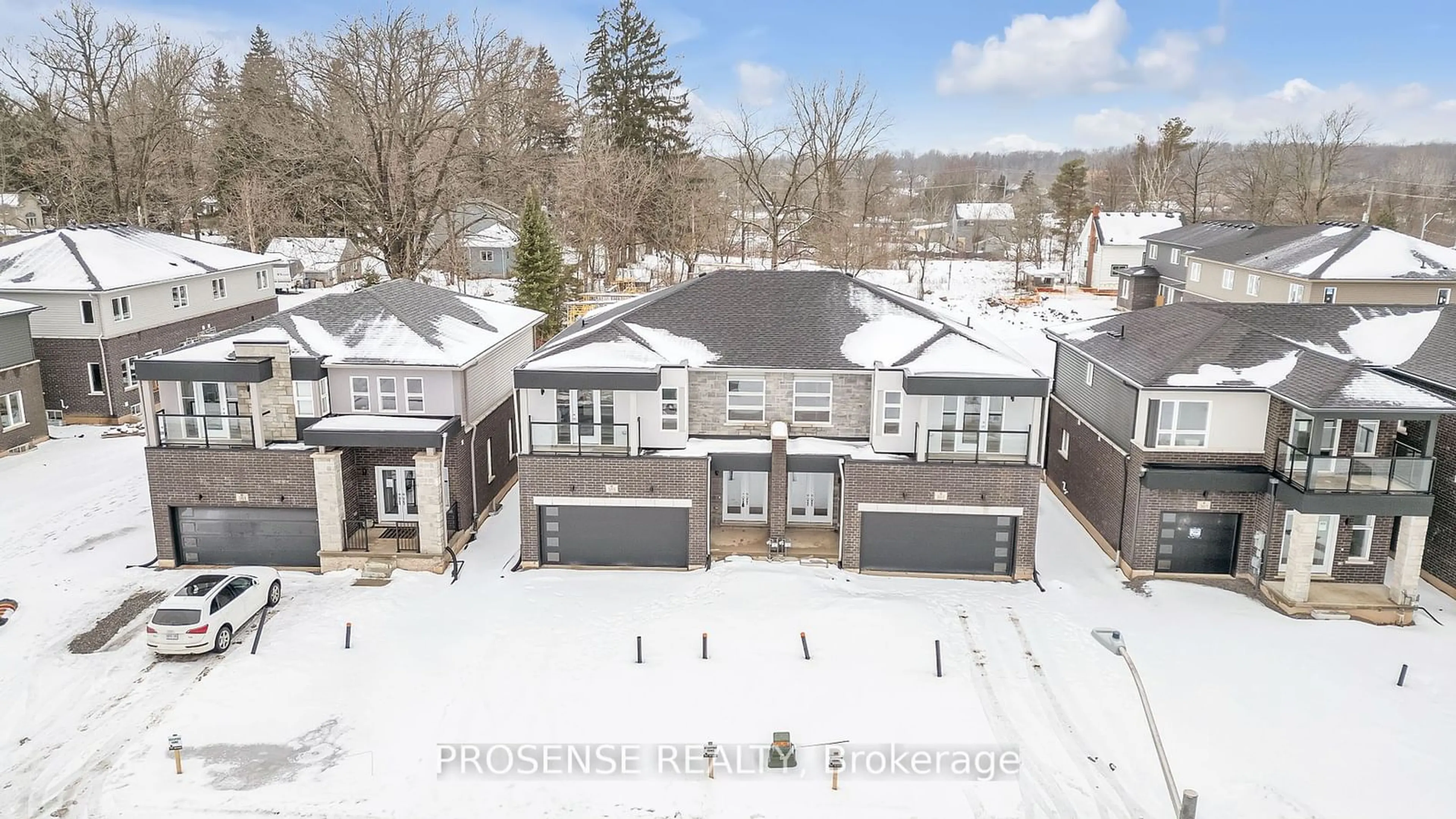 A pic from outside/outdoor area/front of a property/back of a property/a pic from drone, street for 355 Gordon Ave, Fort Erie Ontario L0S 1N0