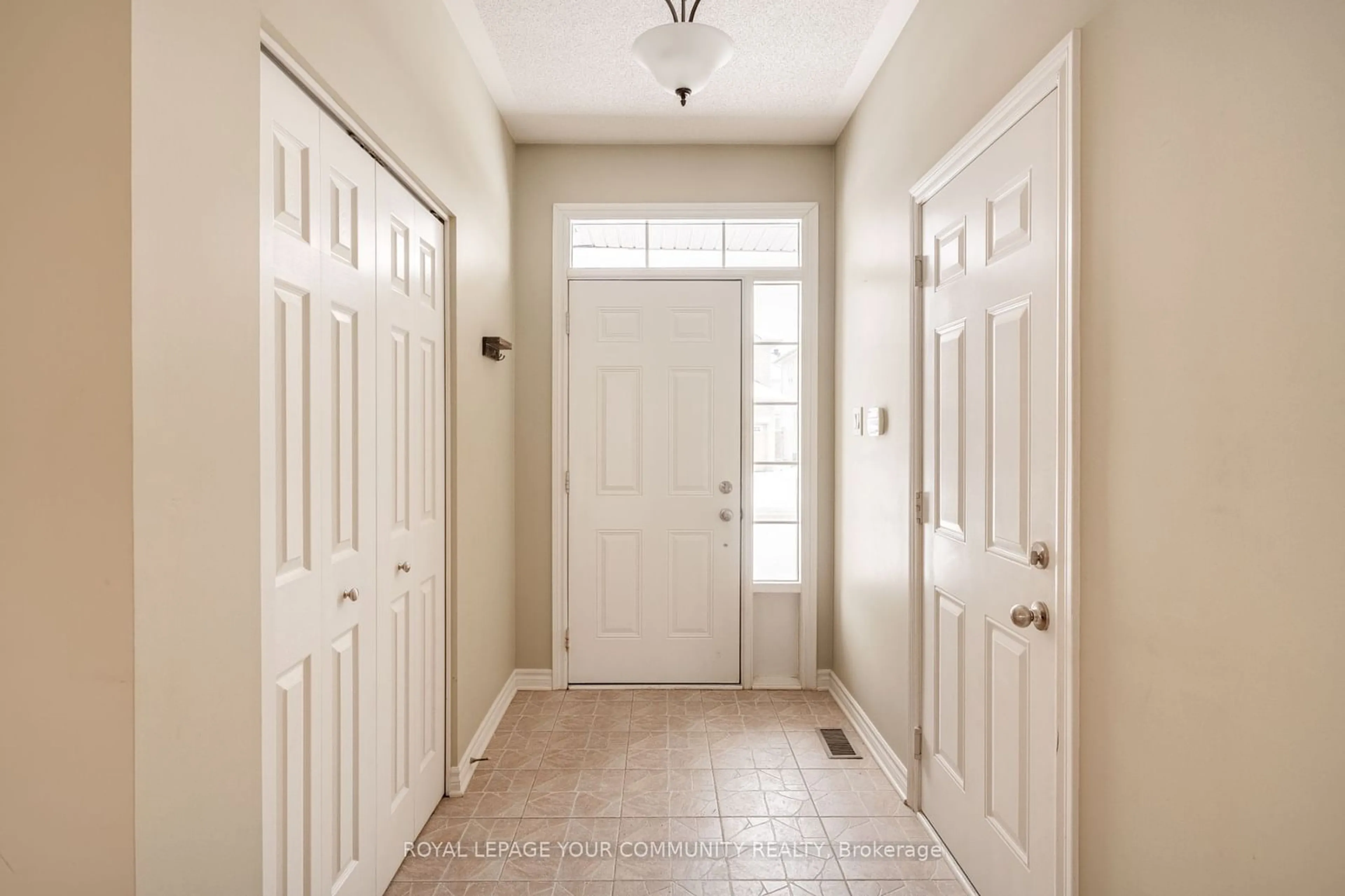 Indoor entryway for 208 Fountainhead Dr, Orleans - Convent Glen and Area Ontario K1W 0C2