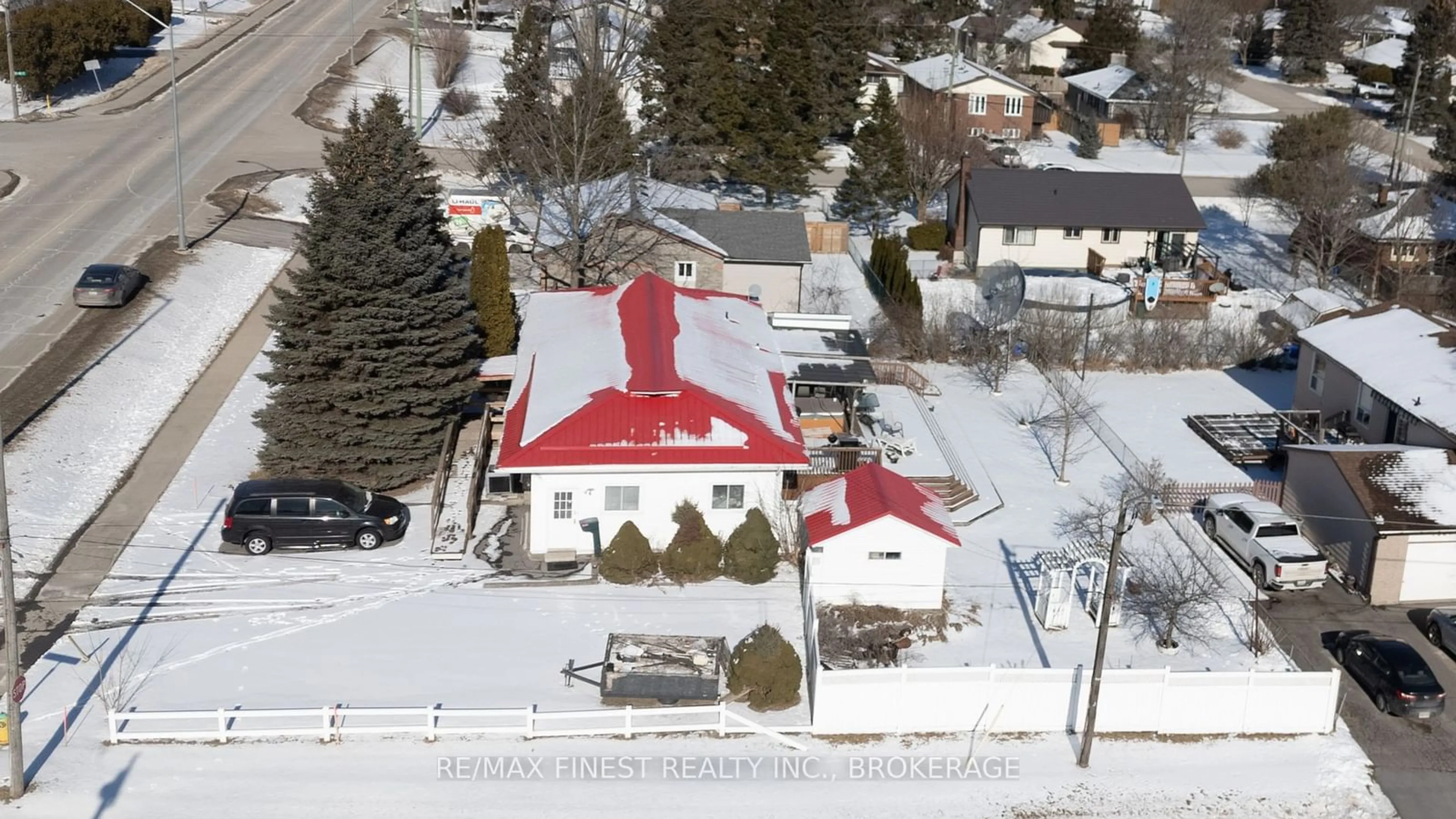 A pic from outside/outdoor area/front of a property/back of a property/a pic from drone, street for 676 Collins Bay Rd, Kingston Ontario K7M 5G8