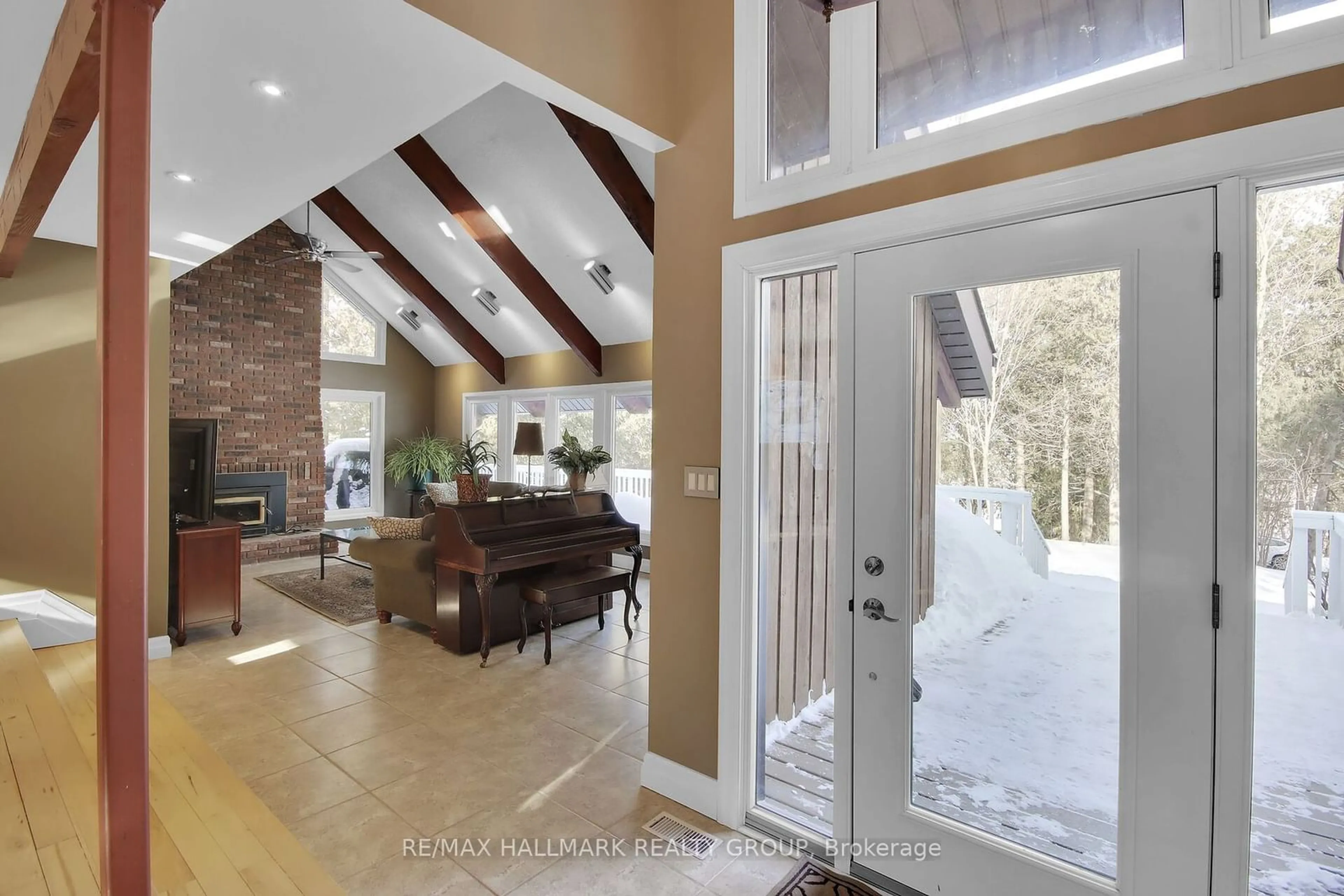 Indoor entryway for 4723 Northwoods Dr, Constance Bay - Dunrobin - Kilmaurs - Woodlawn Ontario K0A 3M0