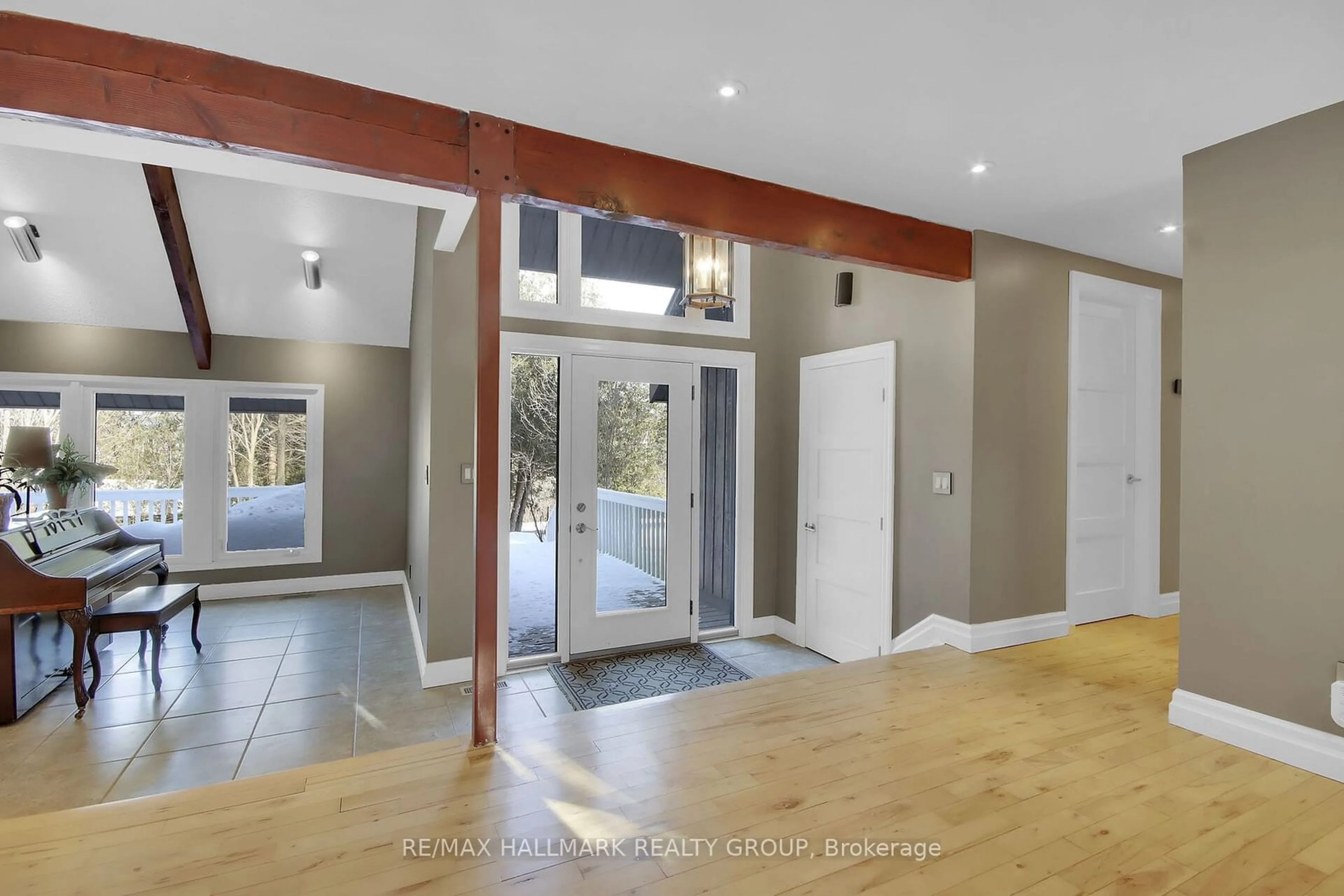 Indoor entryway for 4723 Northwoods Dr, Constance Bay - Dunrobin - Kilmaurs - Woodlawn Ontario K0A 3M0