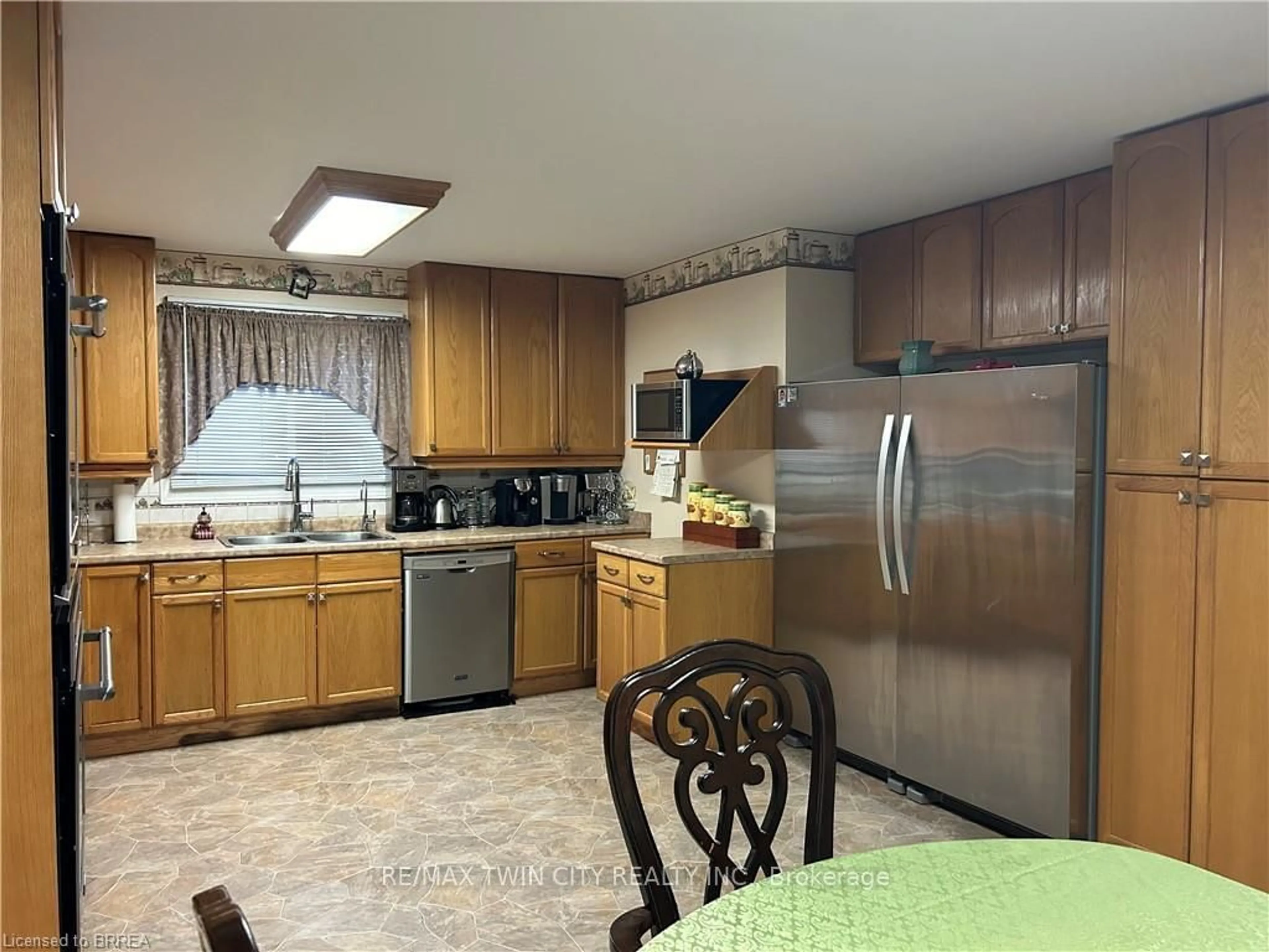 Standard kitchen, unknown for 106 Aberdeen Ave, Brantford Ontario N3S 1S3