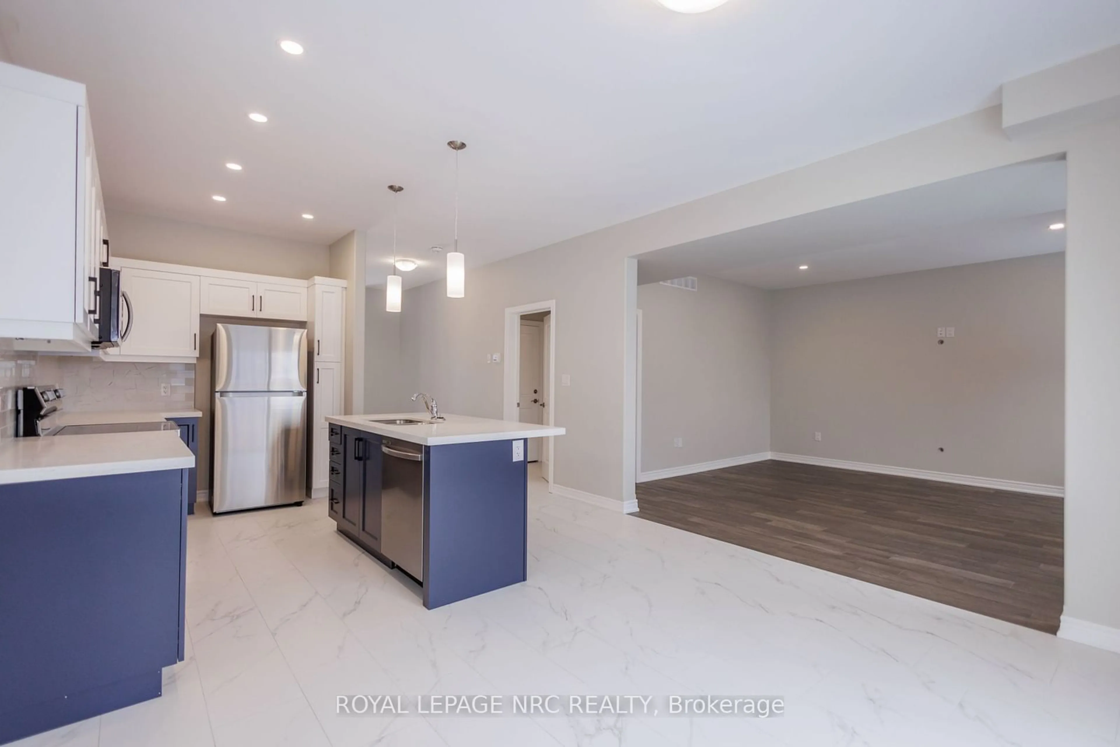 Open concept kitchen, unknown for 5 Alicia Cres, Thorold Ontario L2V 0M1