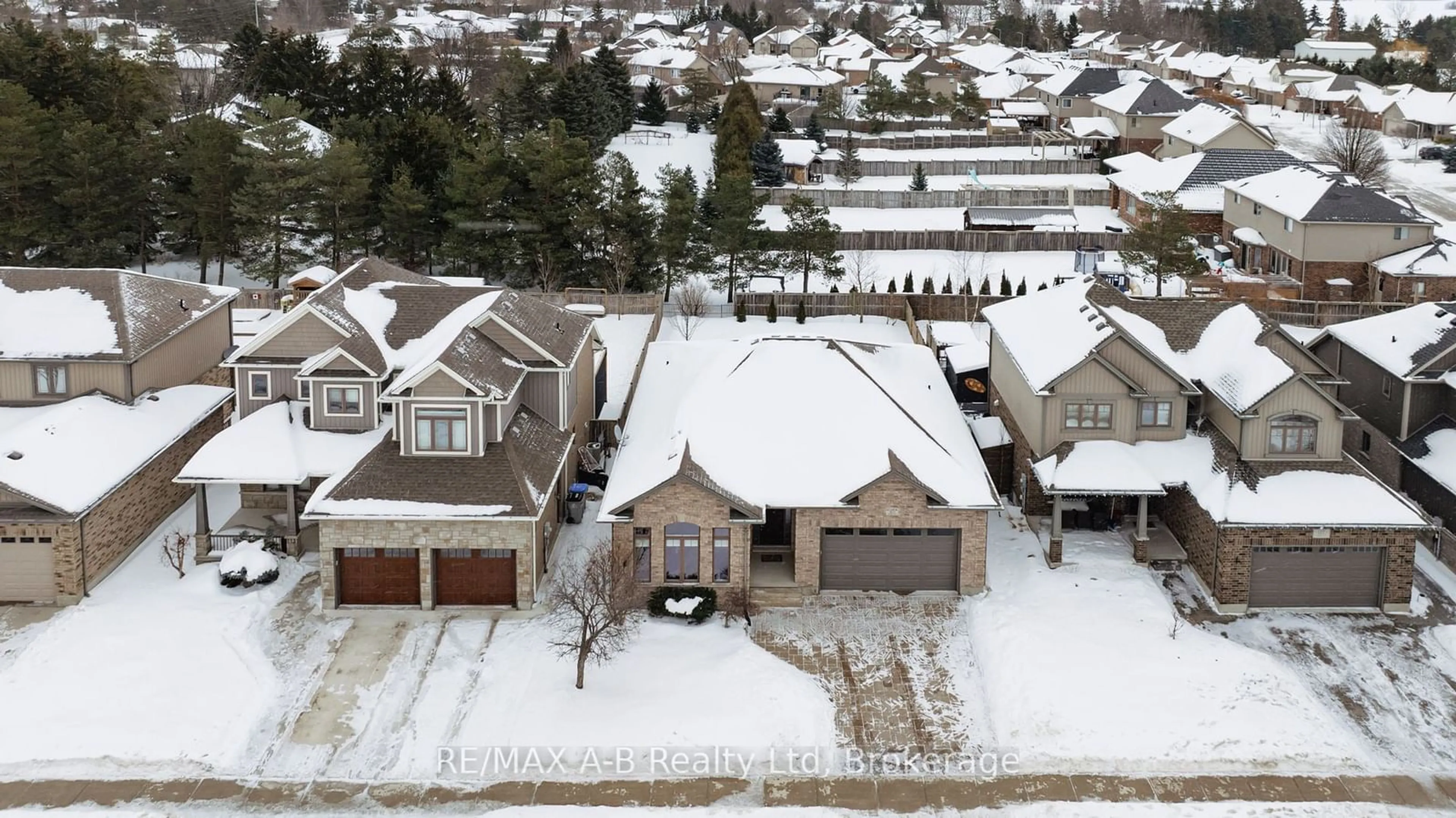 A pic from outside/outdoor area/front of a property/back of a property/a pic from drone, street for 115 John St, Lucan Biddulph Ontario N0M 2J0