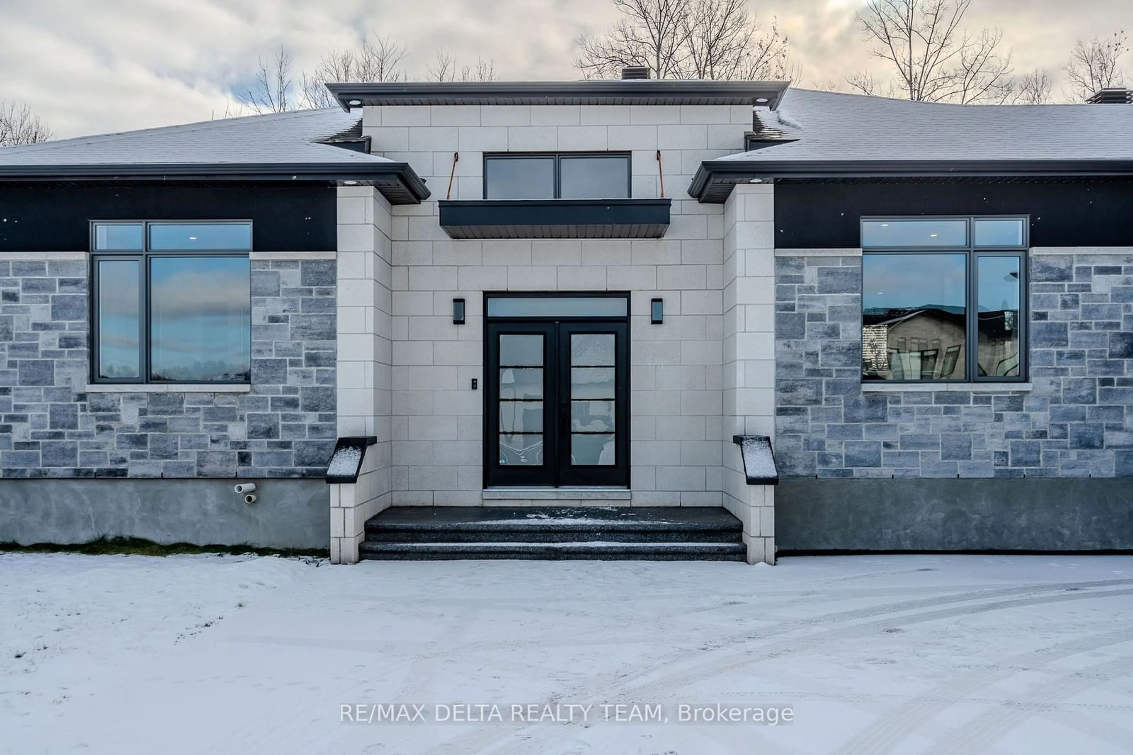 Unknown for 651 BALLYCASTLE Cres, Ottawa Ontario K1X 0A3