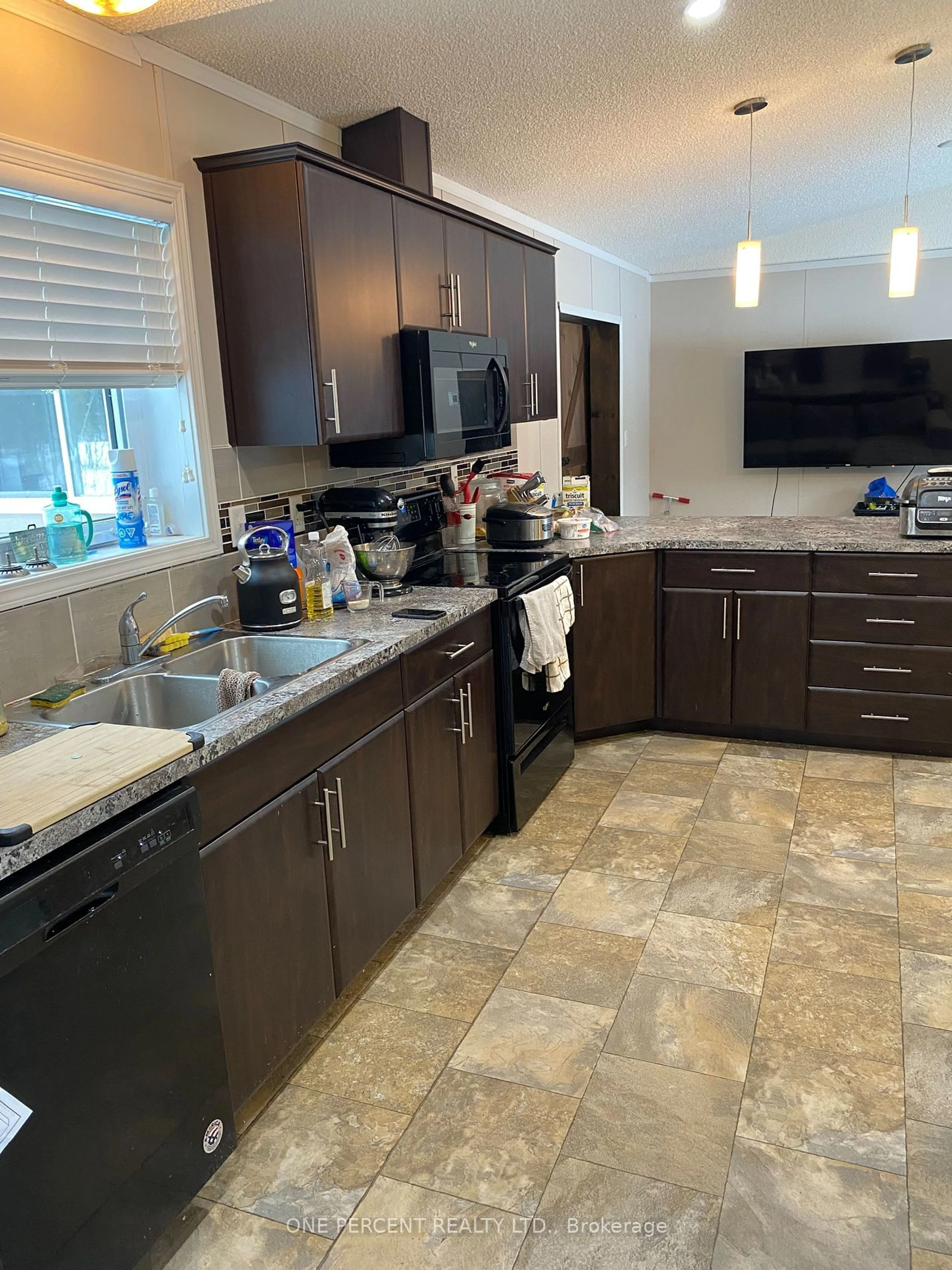 Open concept kitchen, ceramic/tile floor for 1073 Rosseau Lake 1 Rd, Muskoka Lakes Ontario P0B 1M0