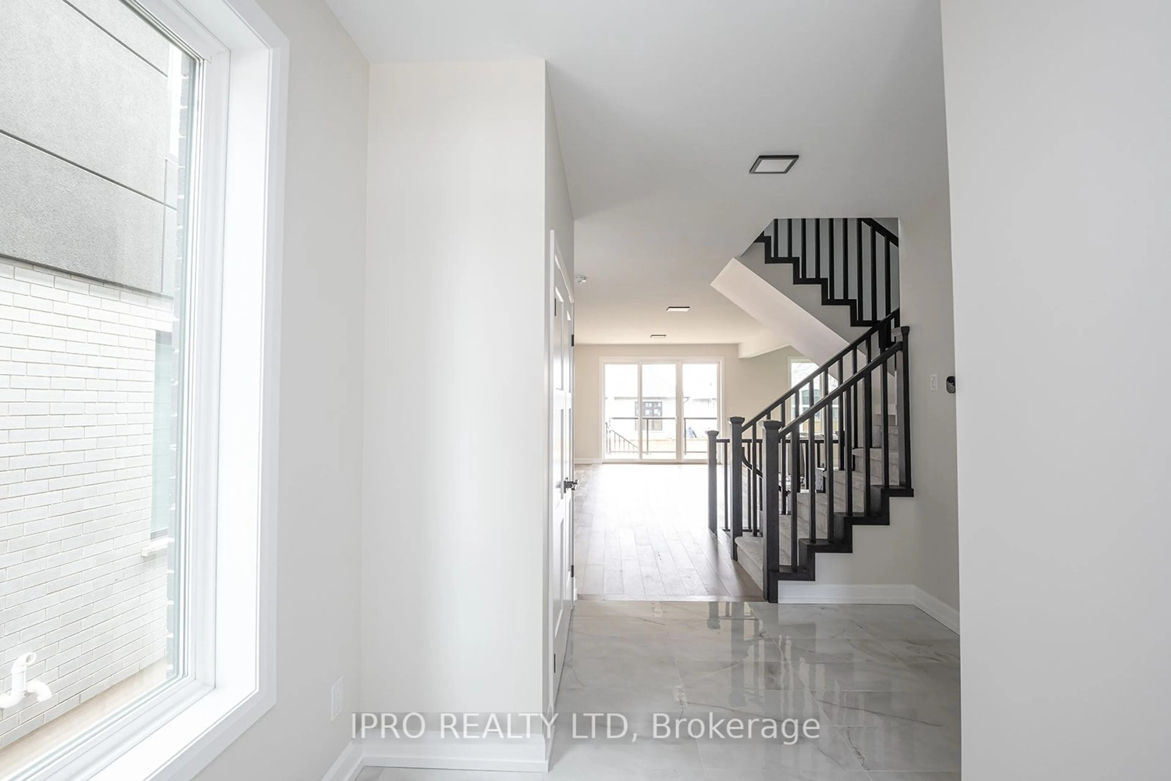 Indoor foyer for 3909 Mitchell Cres, Fort Erie Ontario L0S 1S0