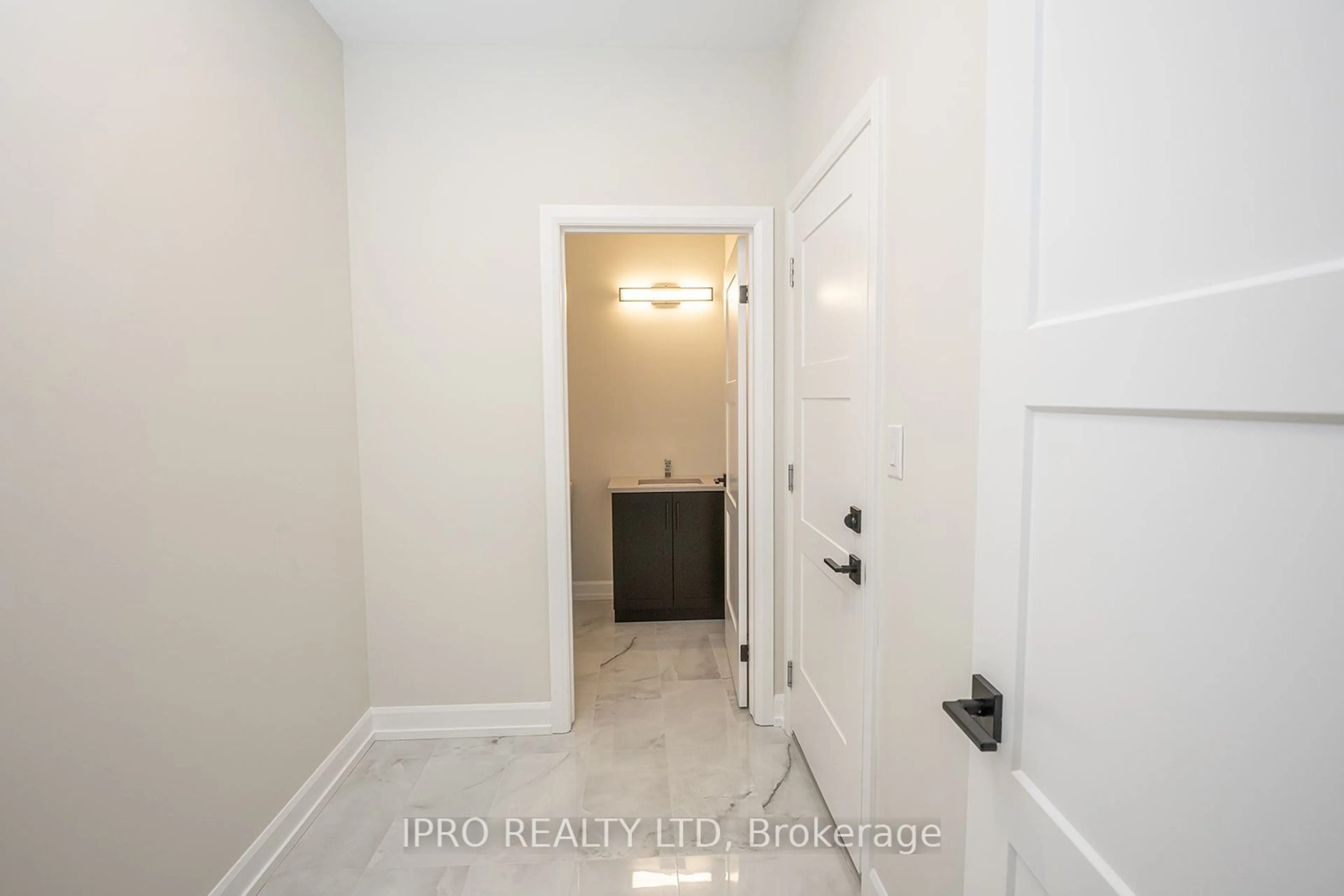 Indoor entryway for 3909 Mitchell Cres, Fort Erie Ontario L0S 1S0