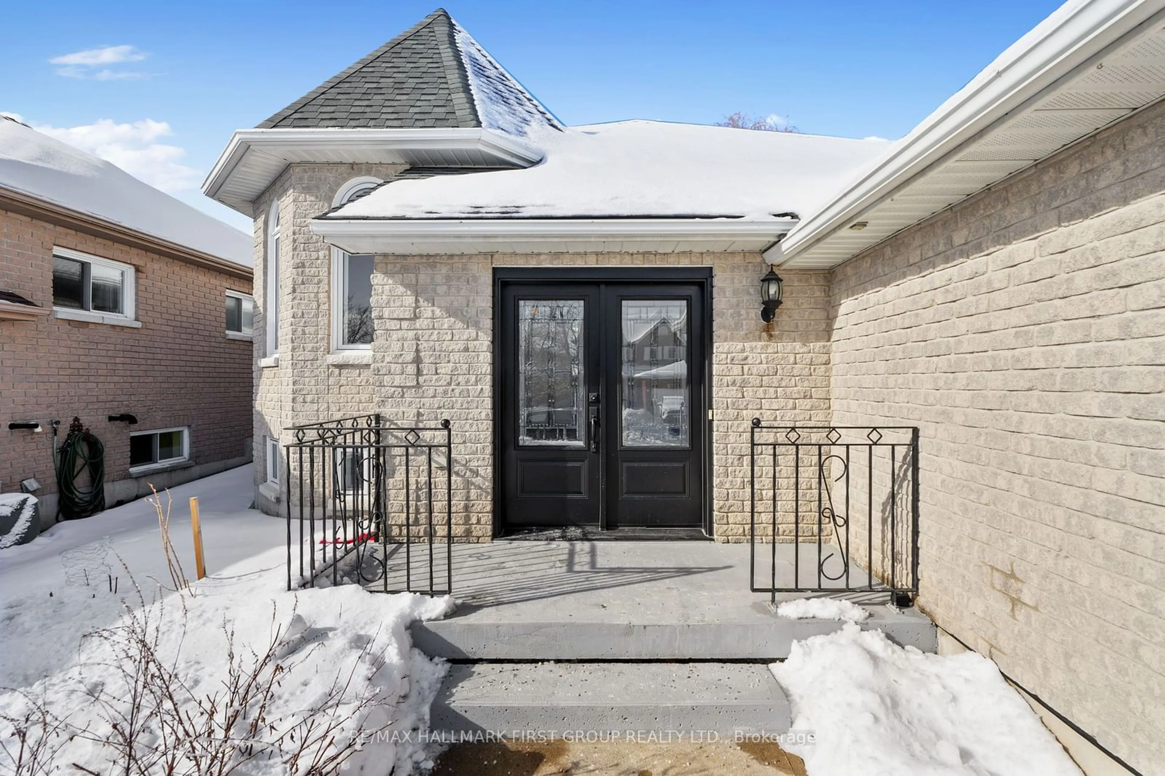 Indoor entryway for 284 Parkview Hills Dr, Cobourg Ontario K9A 5S3