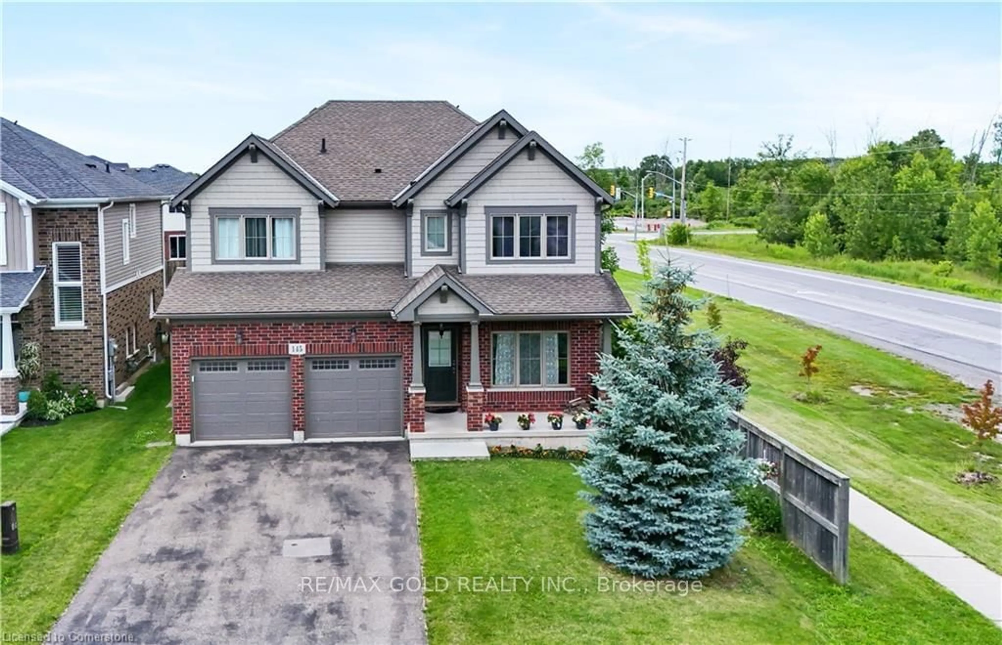 A pic from outside/outdoor area/front of a property/back of a property/a pic from drone, street for 145 Cardinal Cres, Welland Ontario L3C 0A8