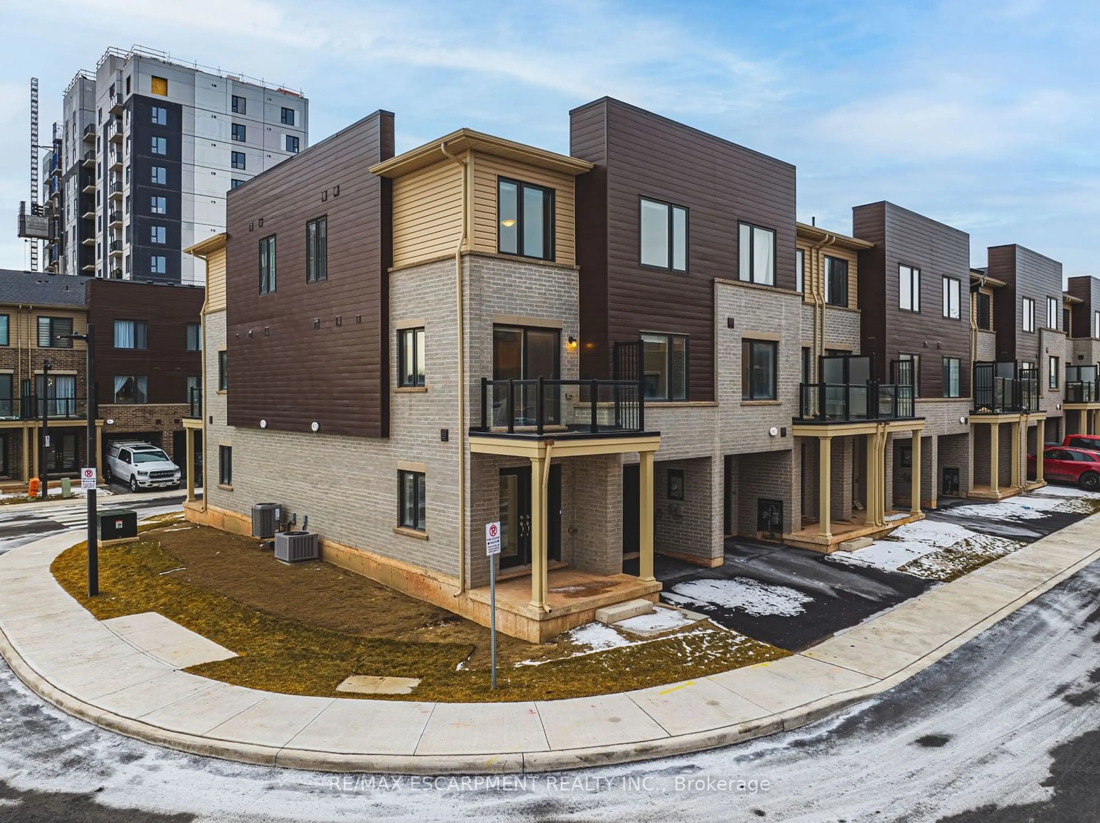 A pic from outside/outdoor area/front of a property/back of a property/a pic from drone, street for 55 Dryden Lane, Hamilton Ontario L8H 0B6