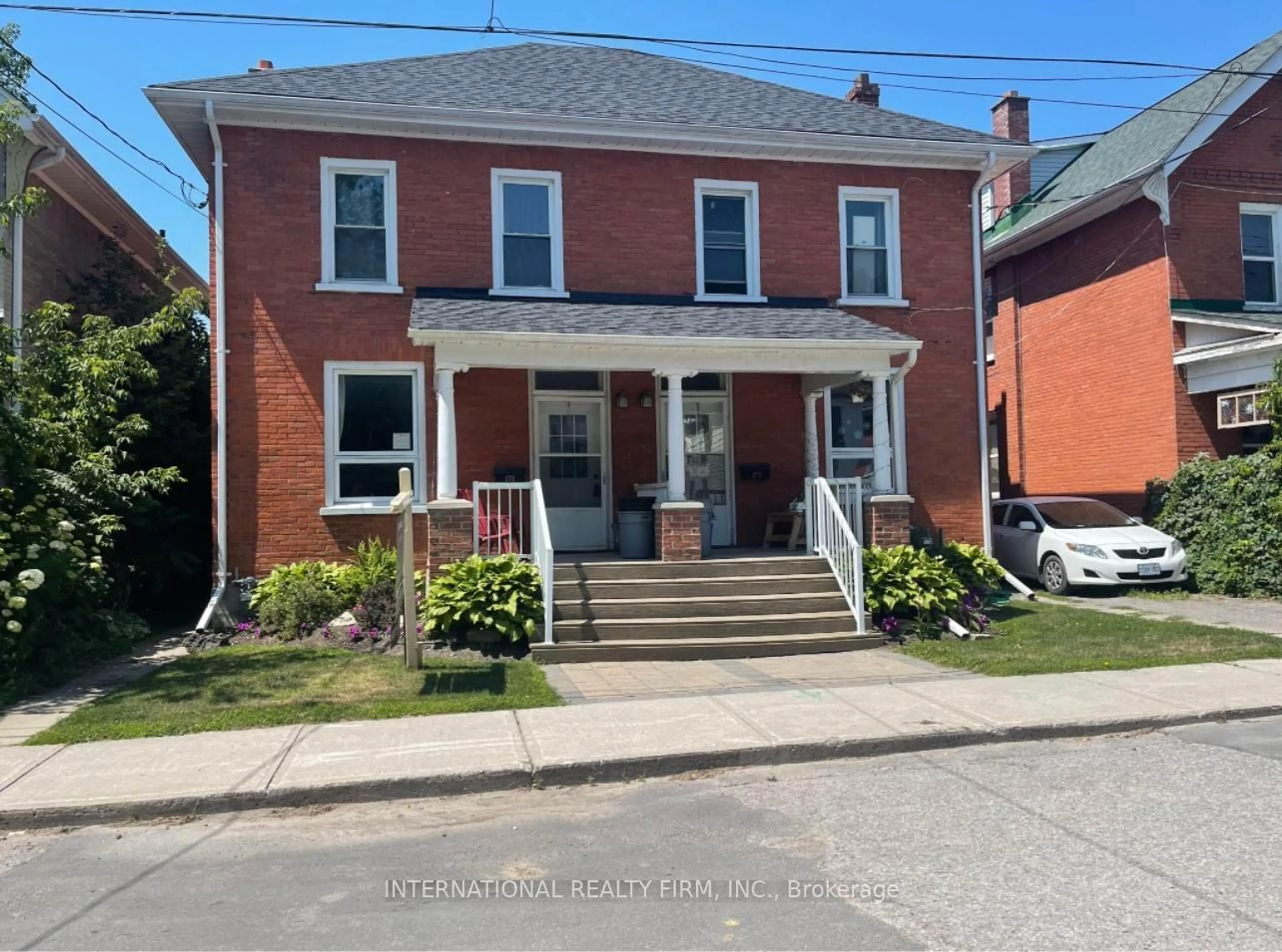 Home with brick exterior material, street for 271-273 Thomas St, Peterborough Ontario K9J 5E7