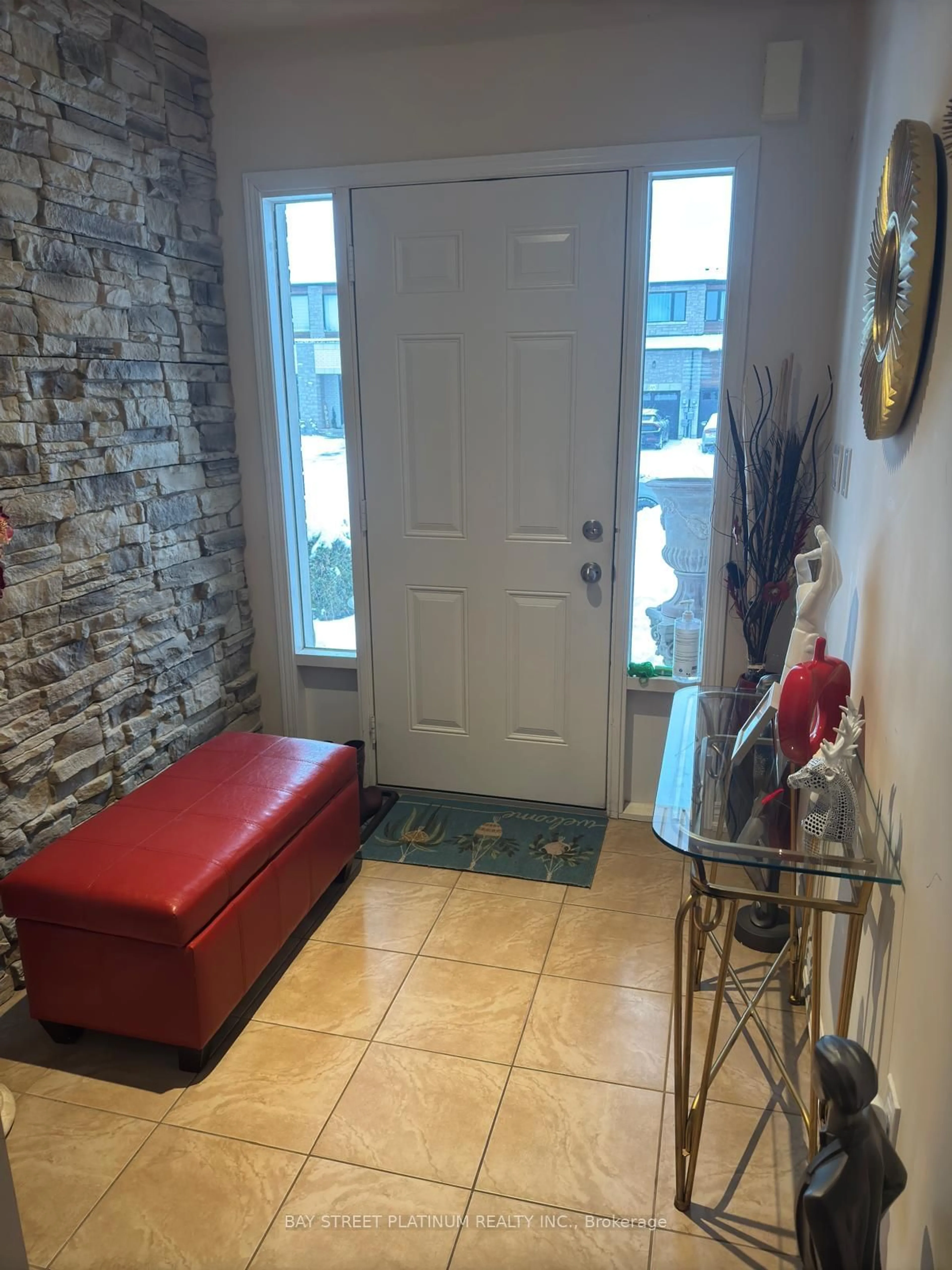 Indoor entryway for 222 Lormont Blvd Blvd, Hamilton Ontario L8J 0K2