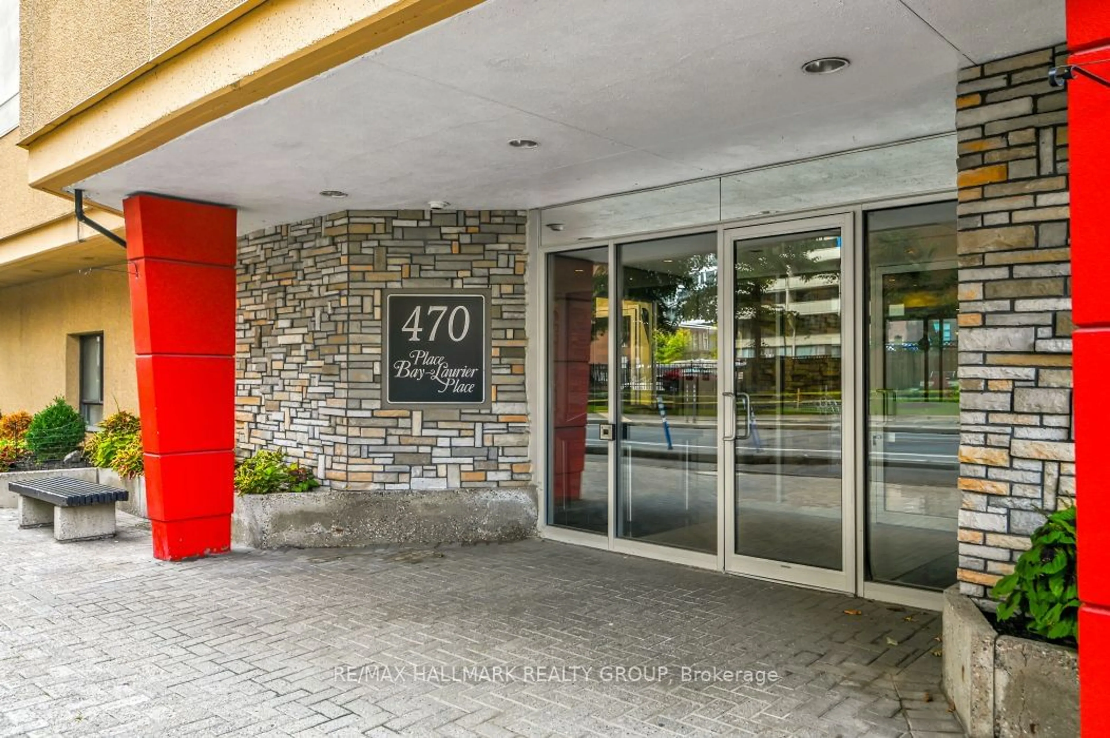 Indoor foyer for 470 Laurier Ave #604, Ottawa Centre Ontario K1R 7W9