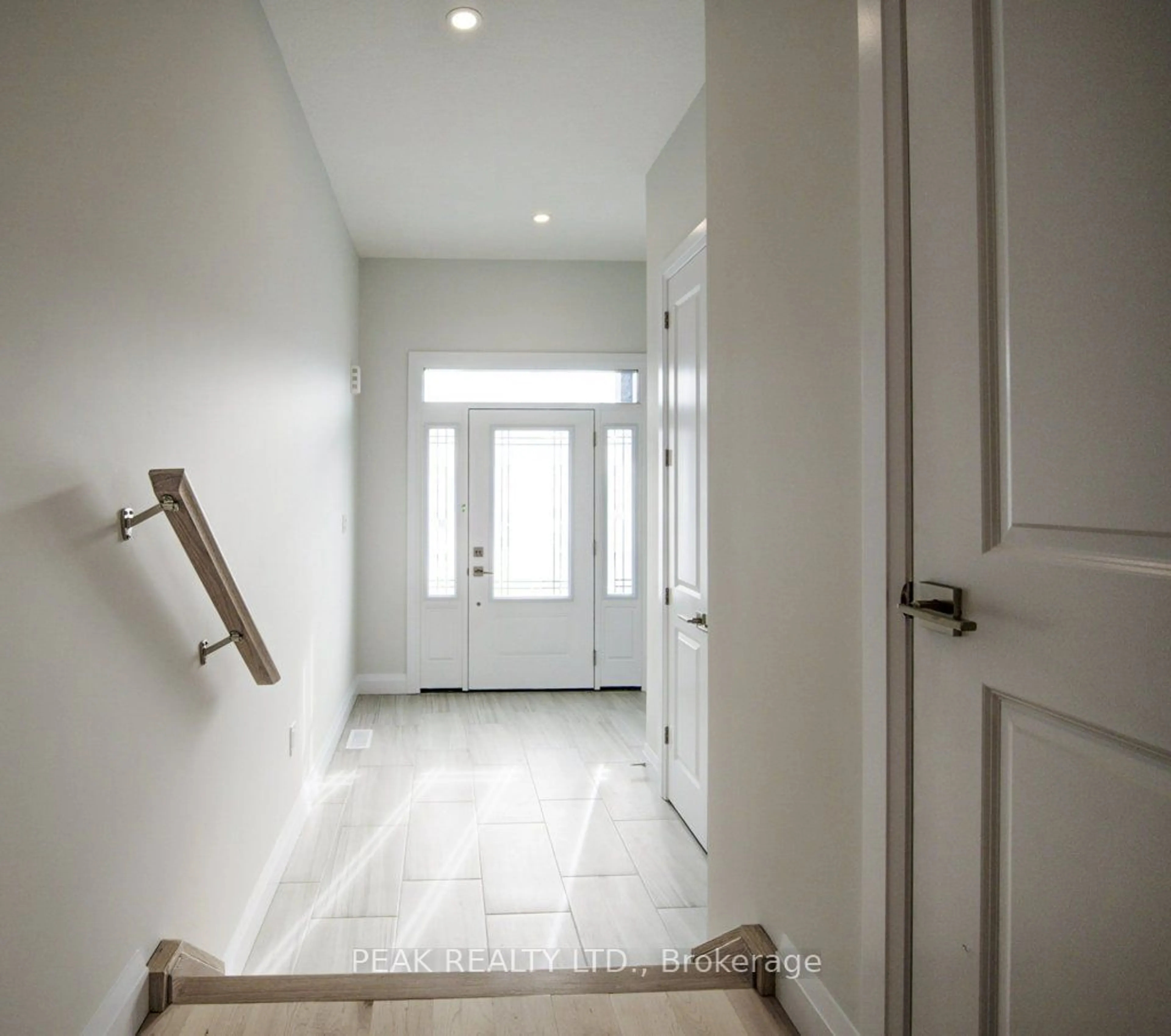 Indoor entryway for 236 Applewood St, Blandford-Blenheim Ontario N0J 1S0