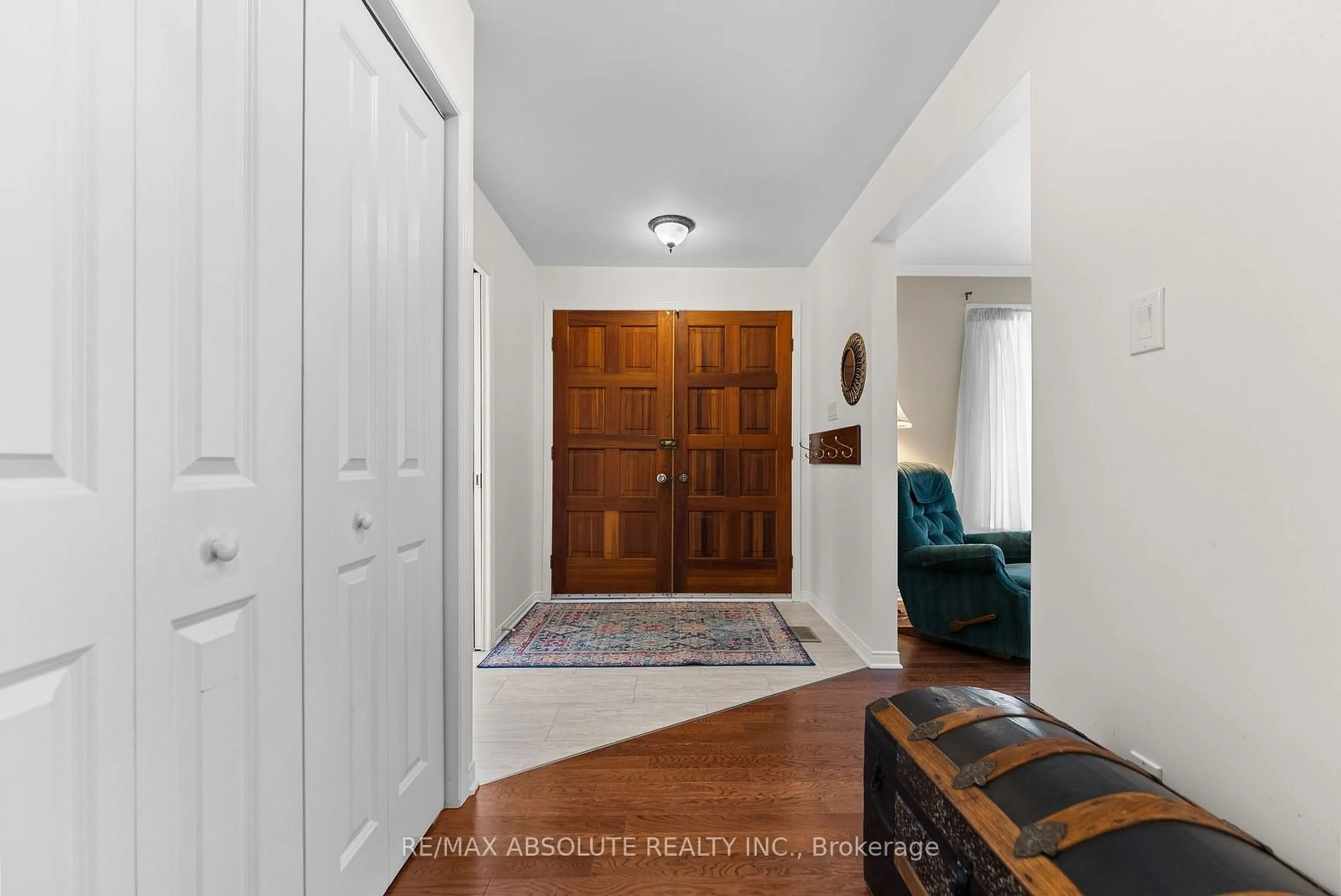 Indoor entryway for 118 Resthaven Ave, Constance Bay - Dunrobin - Kilmaurs - Woodlawn Ontario K0A 3M0