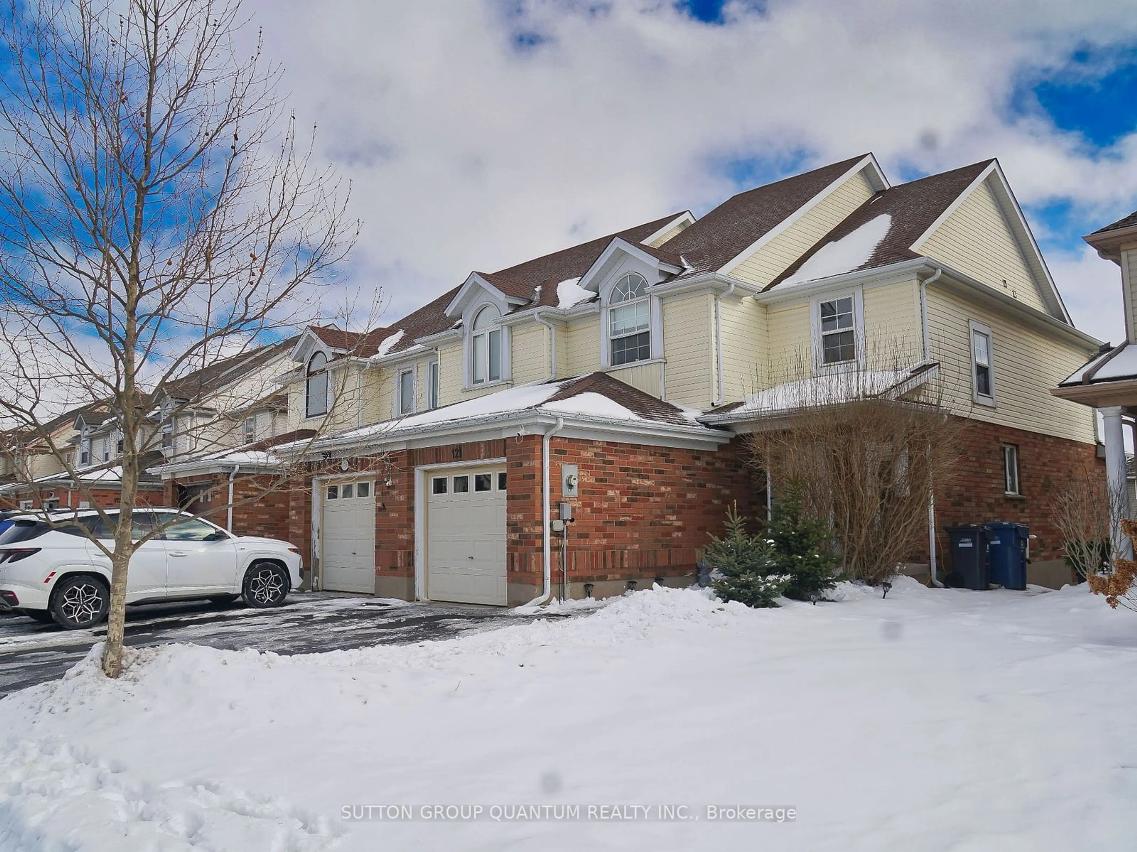 A pic from outside/outdoor area/front of a property/back of a property/a pic from drone, street for 121 Lee St, Guelph Ontario N1E 7E8