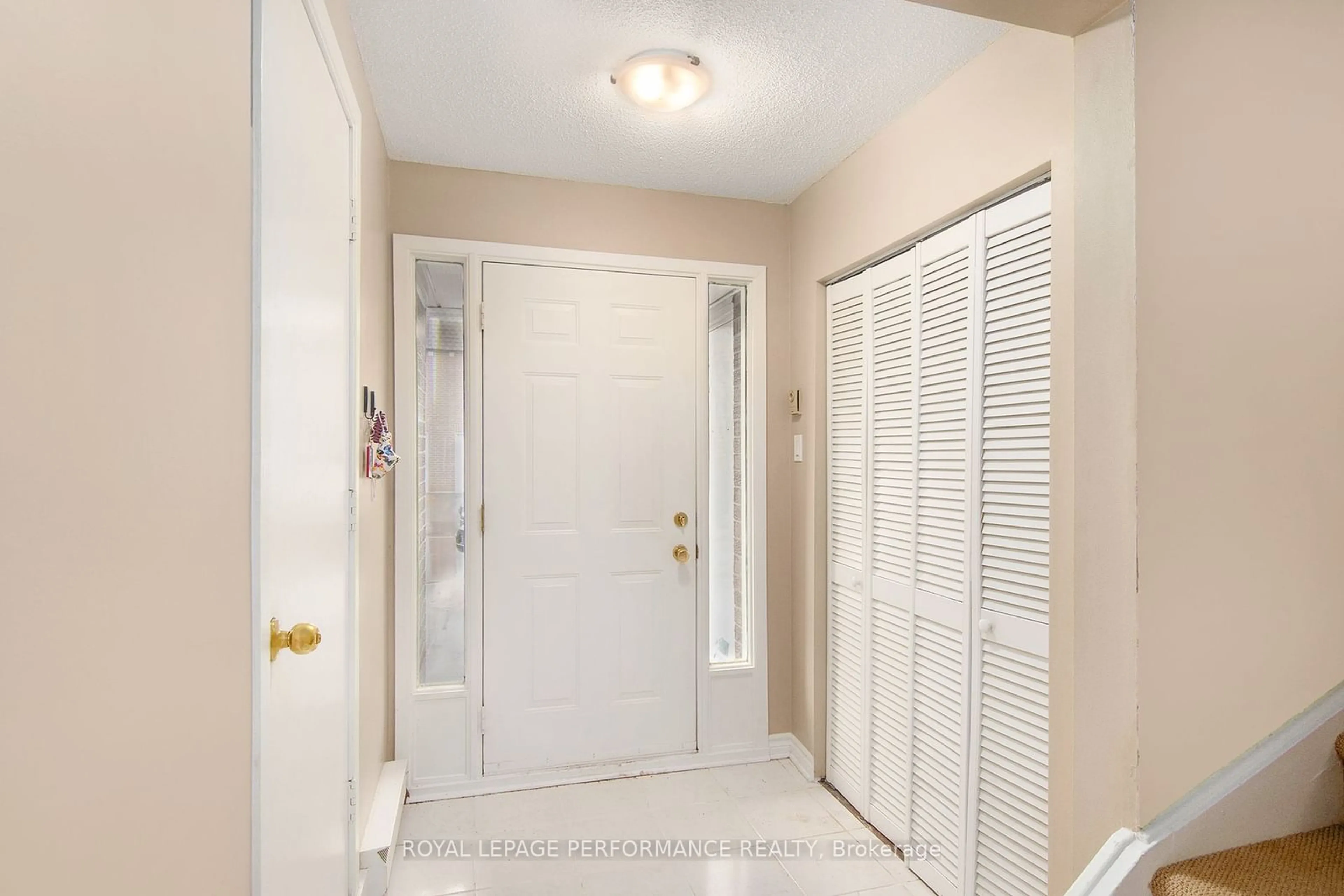 Indoor entryway for 16 Moorside, Mooneys Bay - Carleton Heights and Area Ontario K2C 3P4