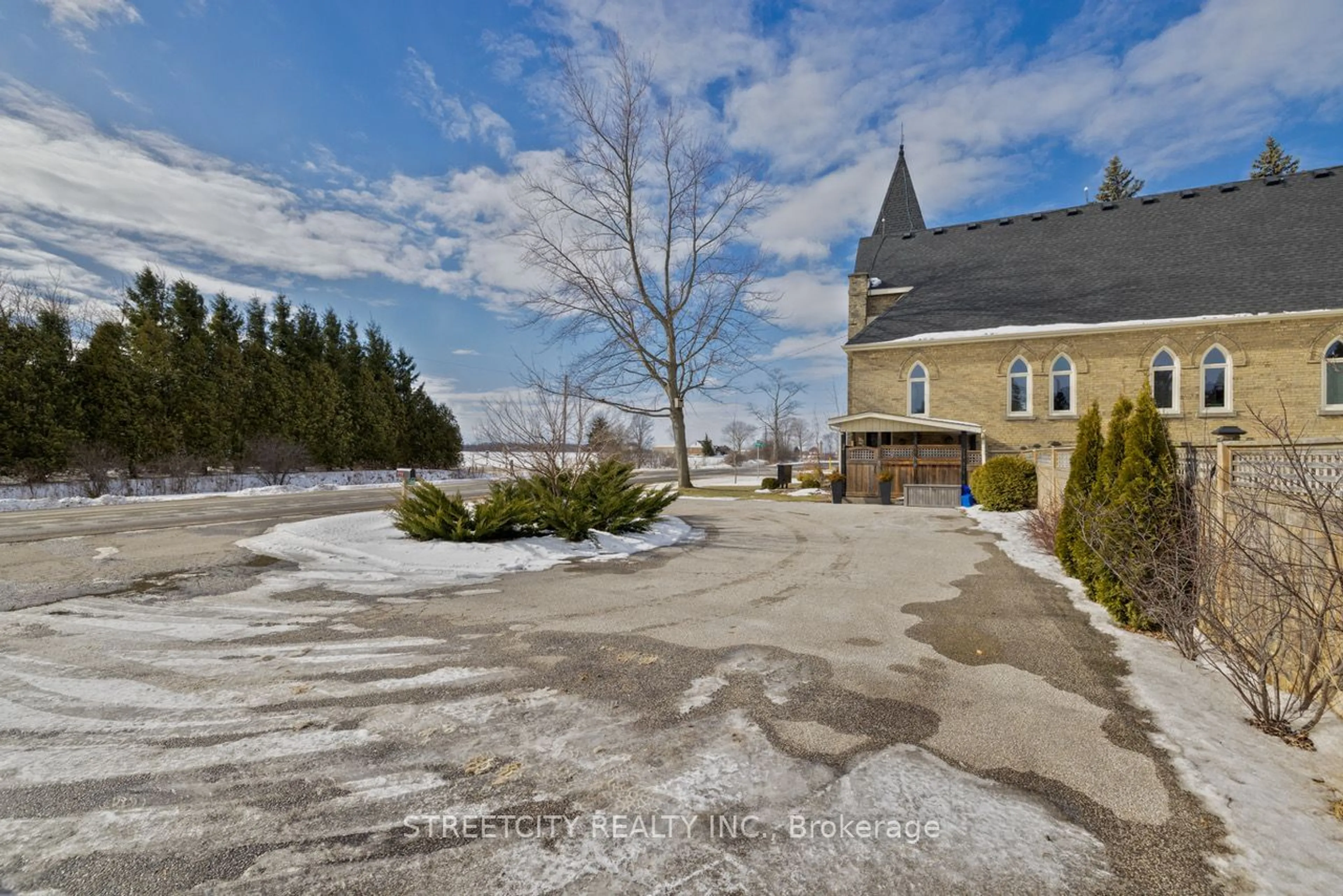 A pic from outside/outdoor area/front of a property/back of a property/a pic from drone, street for 2400 La Salle Line, St. Clair Ontario N0N 1R0