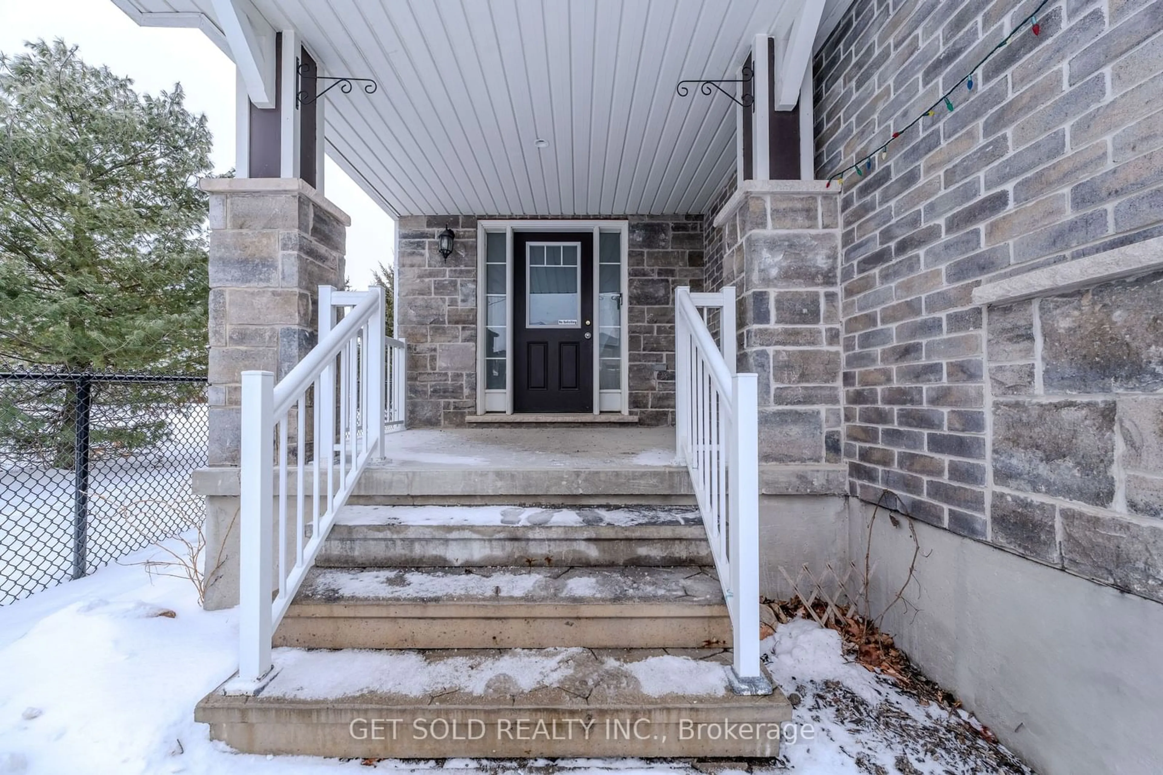 Indoor entryway for 63 Hardcastle Dr, Cambridge Ontario N1S 0A4