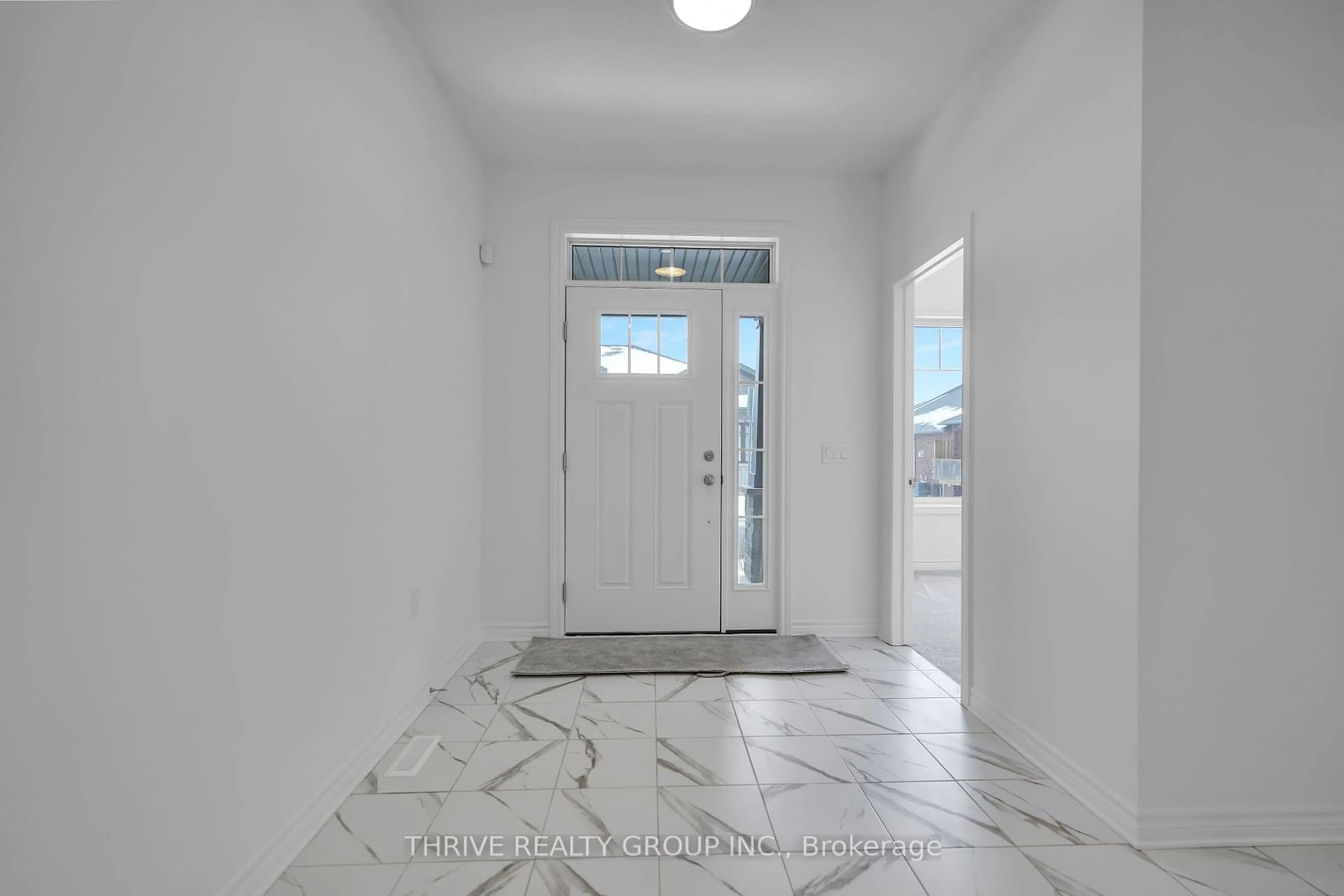 Indoor entryway for 1080 Upperpoint Ave #35, London Ontario N6K 0K2