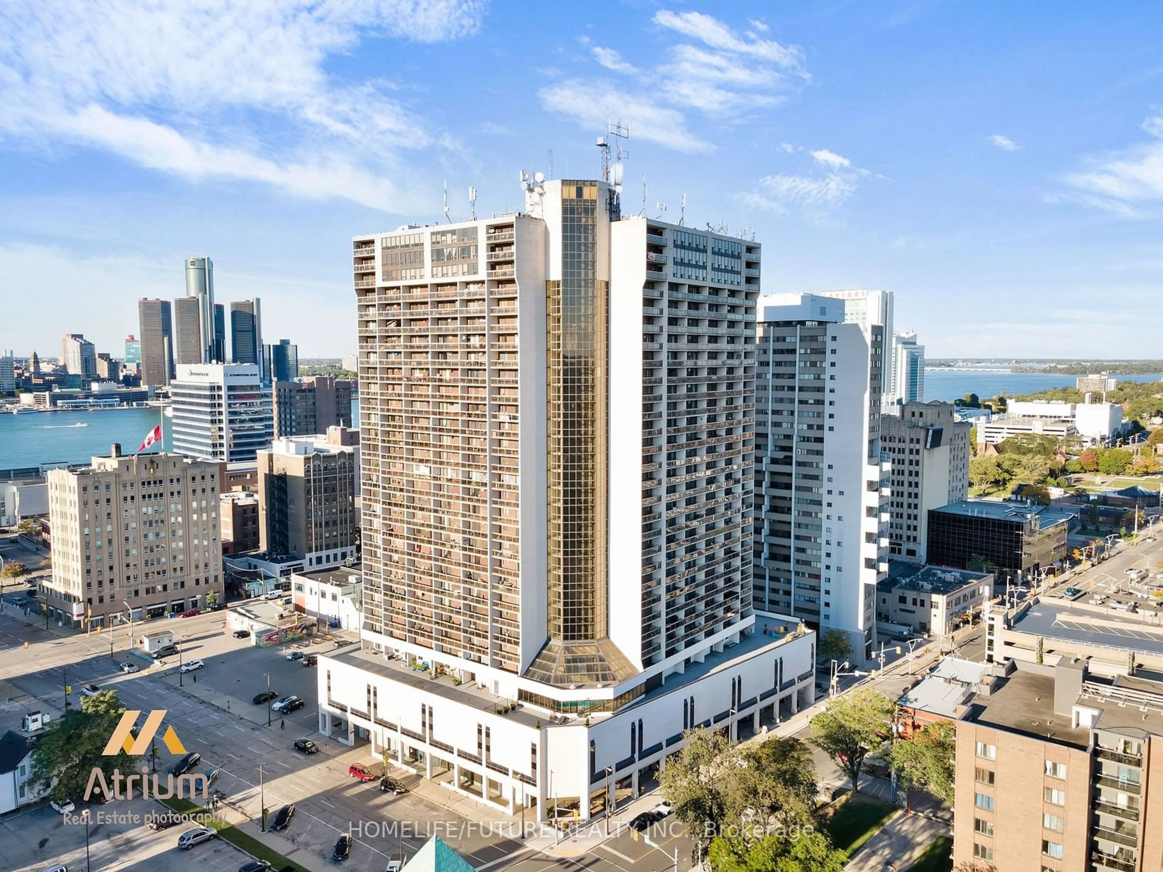 A pic from outside/outdoor area/front of a property/back of a property/a pic from drone, city buildings view from balcony for 150 Park St #3003, Windsor Ontario N9A 7A2