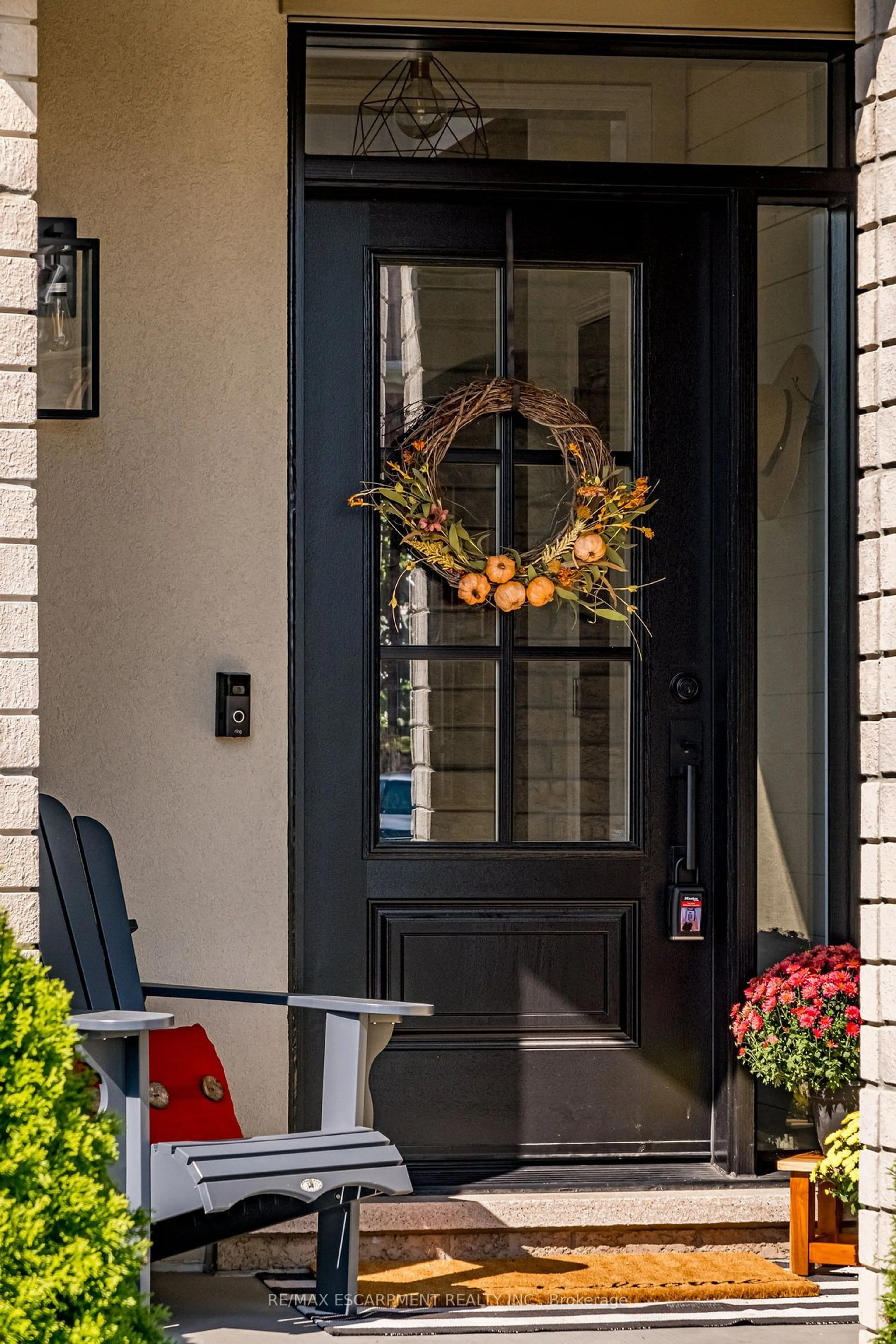 Indoor entryway for 120 Peer Crt, Hamilton Ontario L9K 0C5