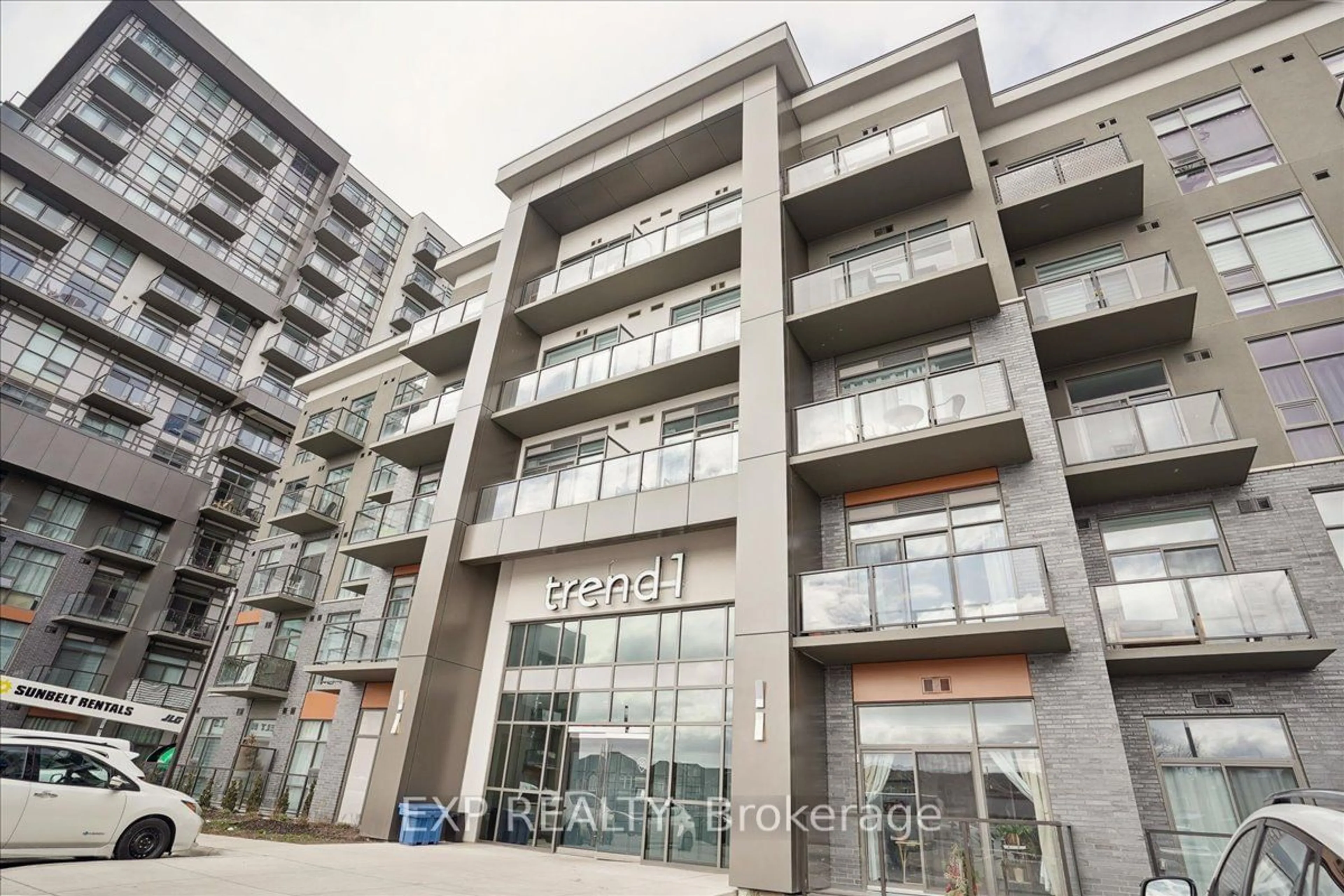 Indoor foyer for 450 Dundas St #115, Hamilton Ontario L8B 1Z2