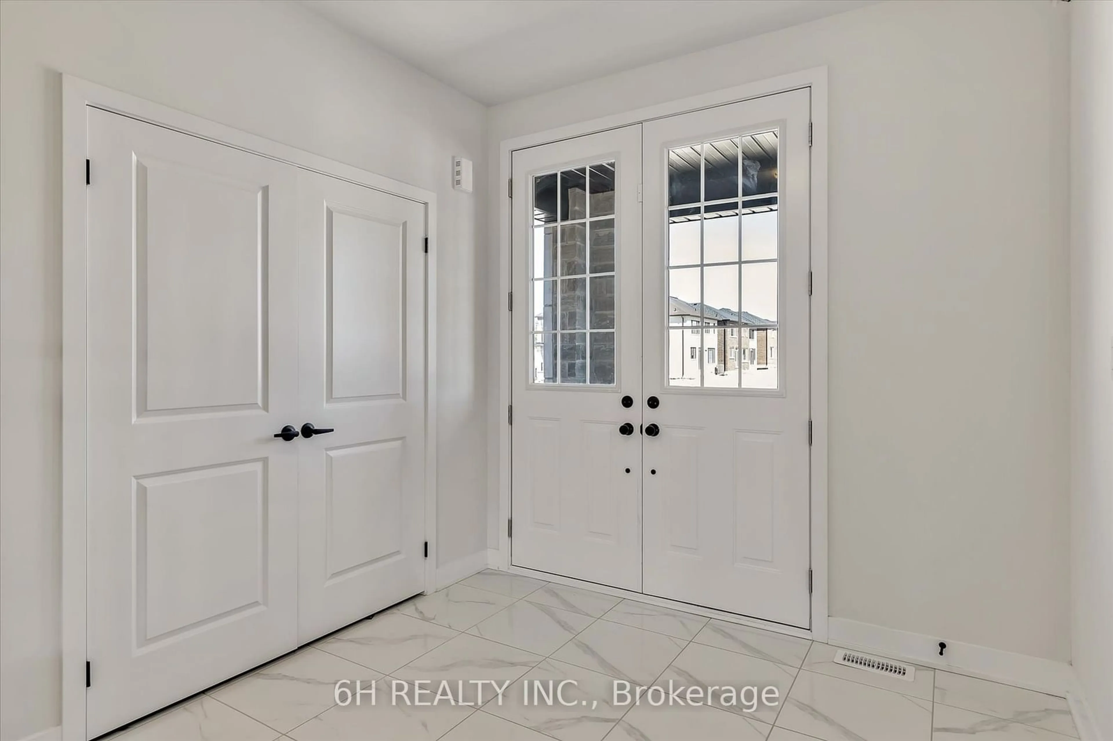 Indoor entryway for 329 O'Toole Cres, Smith-Ennismore-Lakefield Ontario K9K 0J4