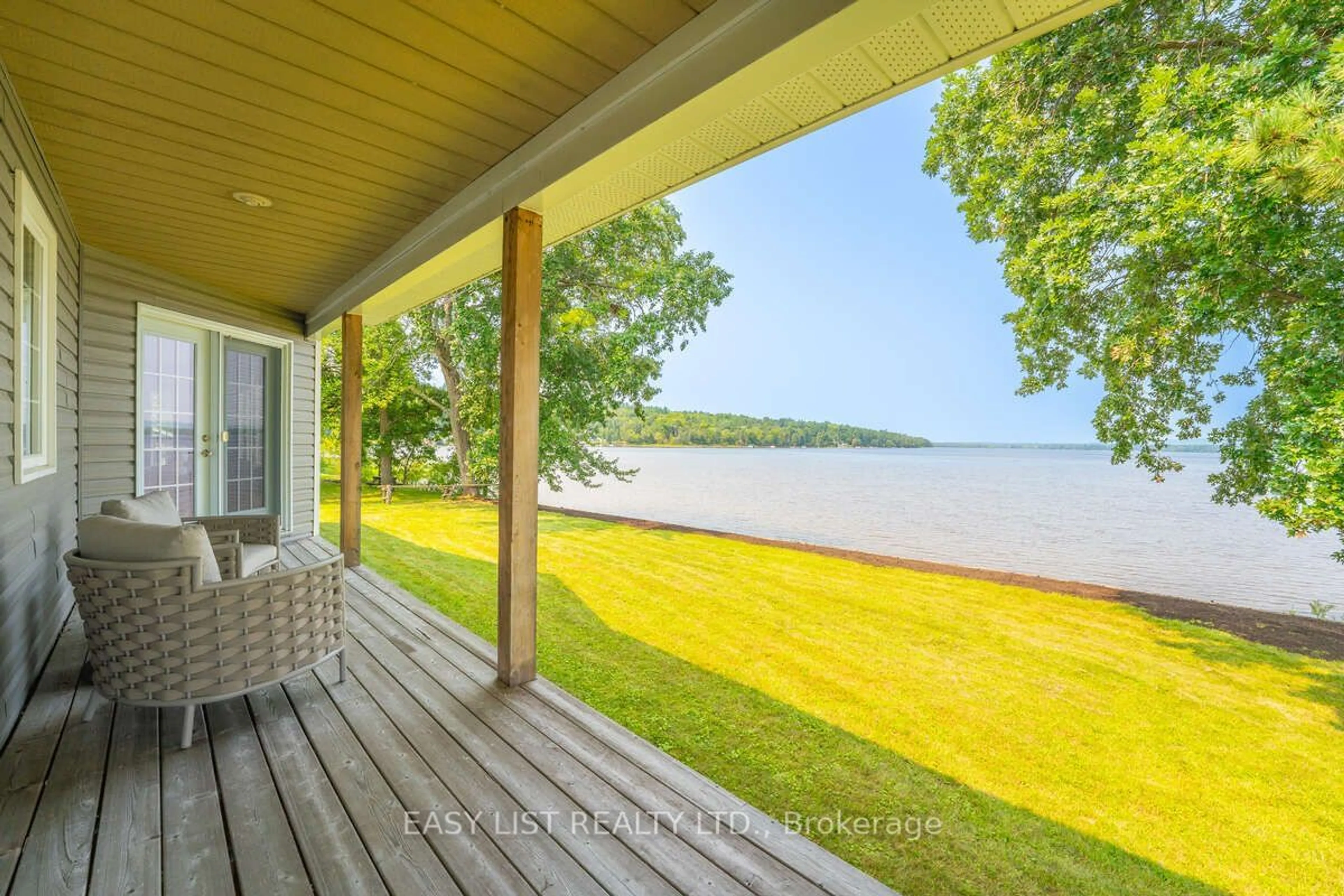 Patio, water/lake/river/ocean view for 910 Bayview Dr, Constance Bay - Dunrobin - Kilmaurs - Woodlawn Ontario K0A 3M0