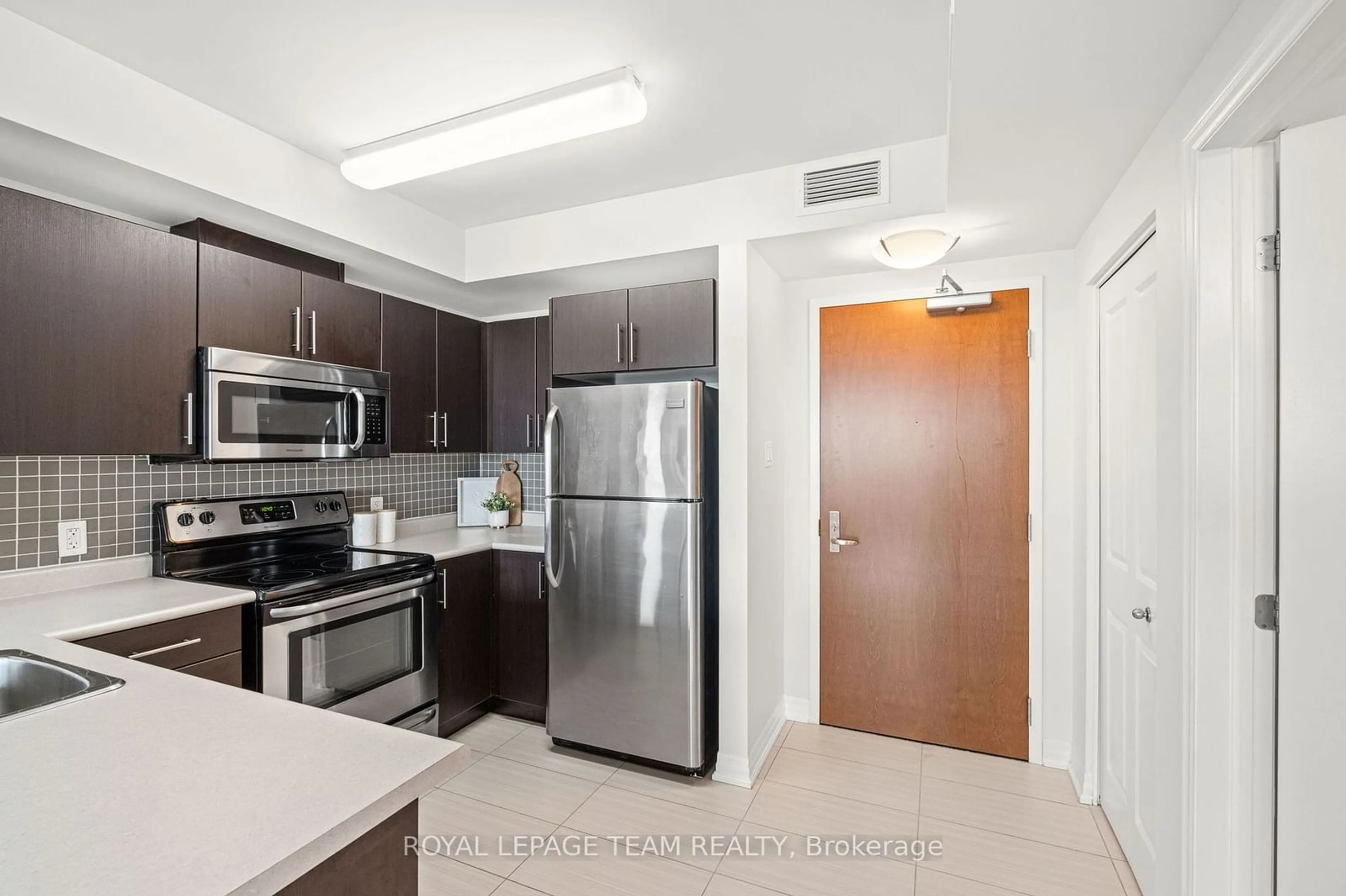 Standard kitchen, unknown for 195 Besserer St #1705, Lower Town - Sandy Hill Ontario K1N 0B6