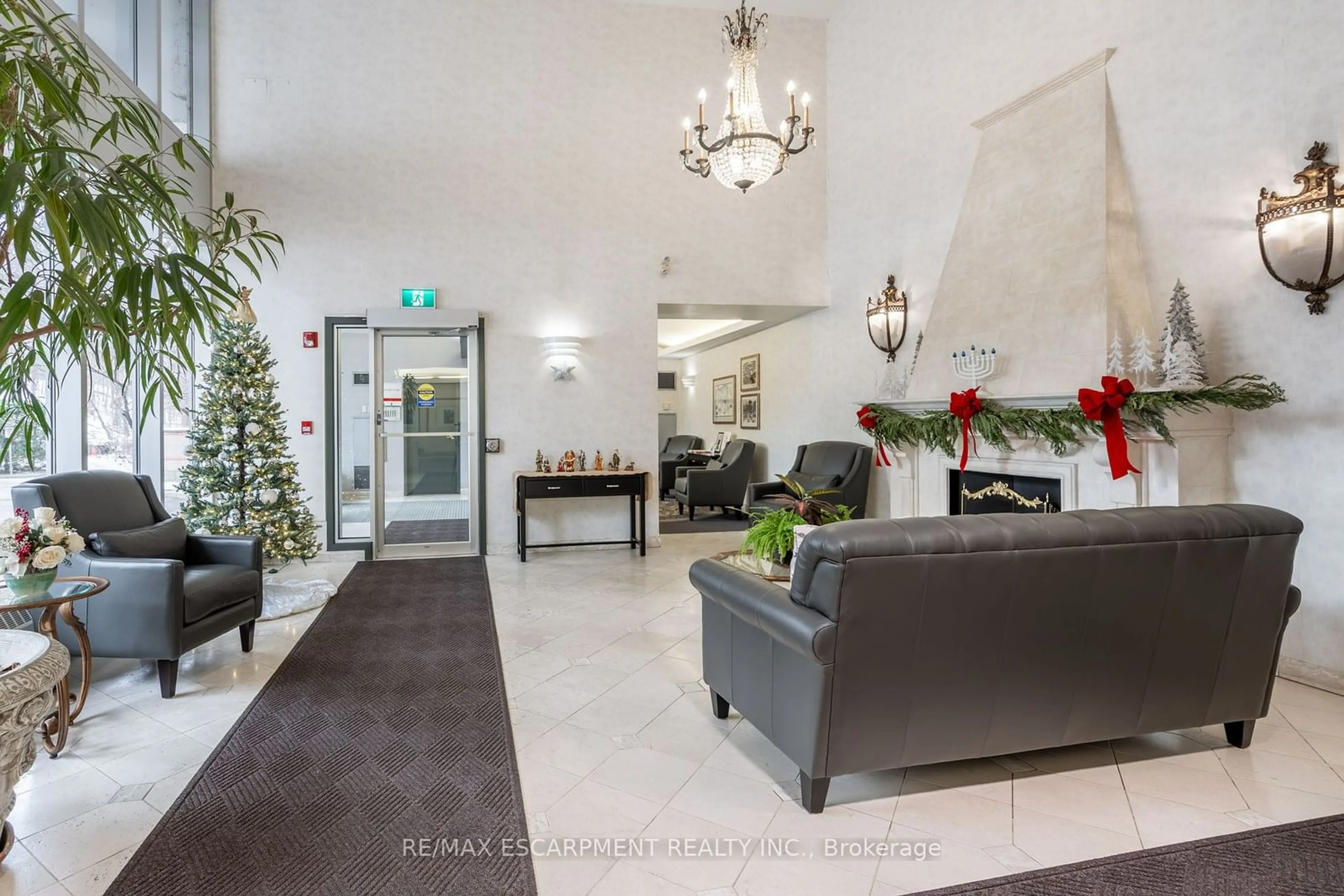 Lobby for 77 GOVERNORS Rd #201, Hamilton Ontario L9H 7N8