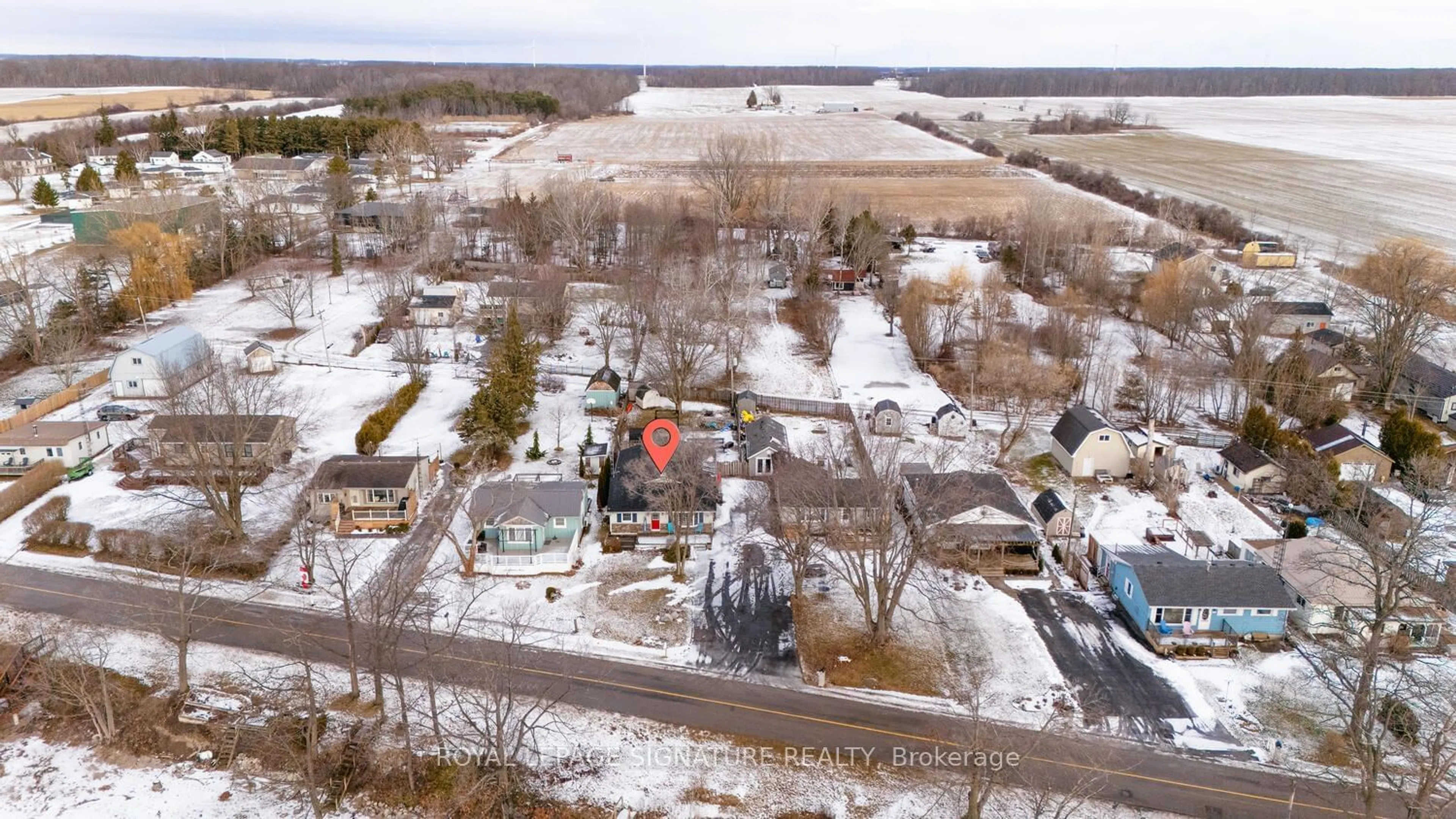 A pic from outside/outdoor area/front of a property/back of a property/a pic from drone, street for 291 Lakeshore Rd, Haldimand Ontario N0A 1P0