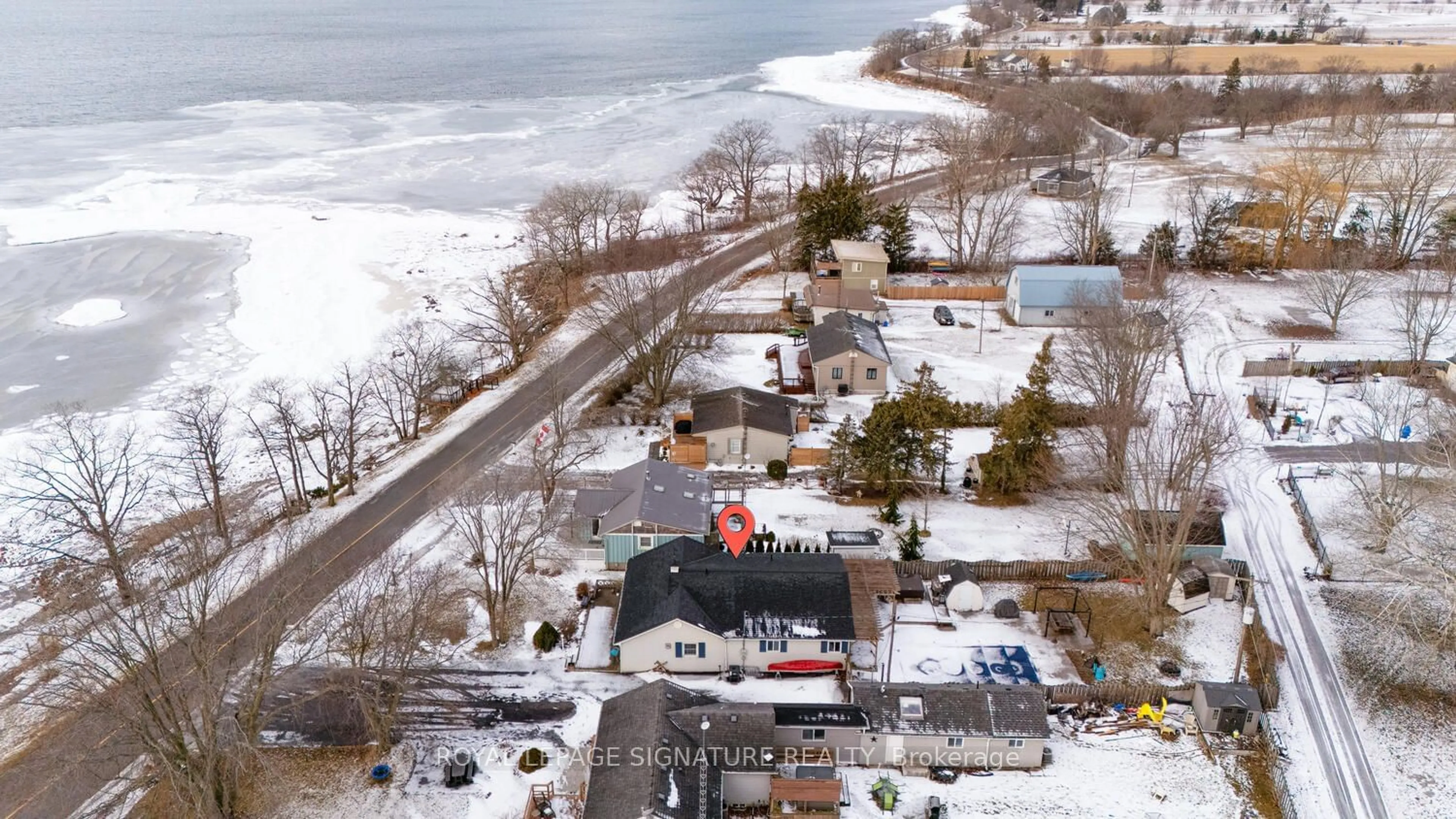 A pic from outside/outdoor area/front of a property/back of a property/a pic from drone, unknown for 291 Lakeshore Rd, Haldimand Ontario N0A 1P0