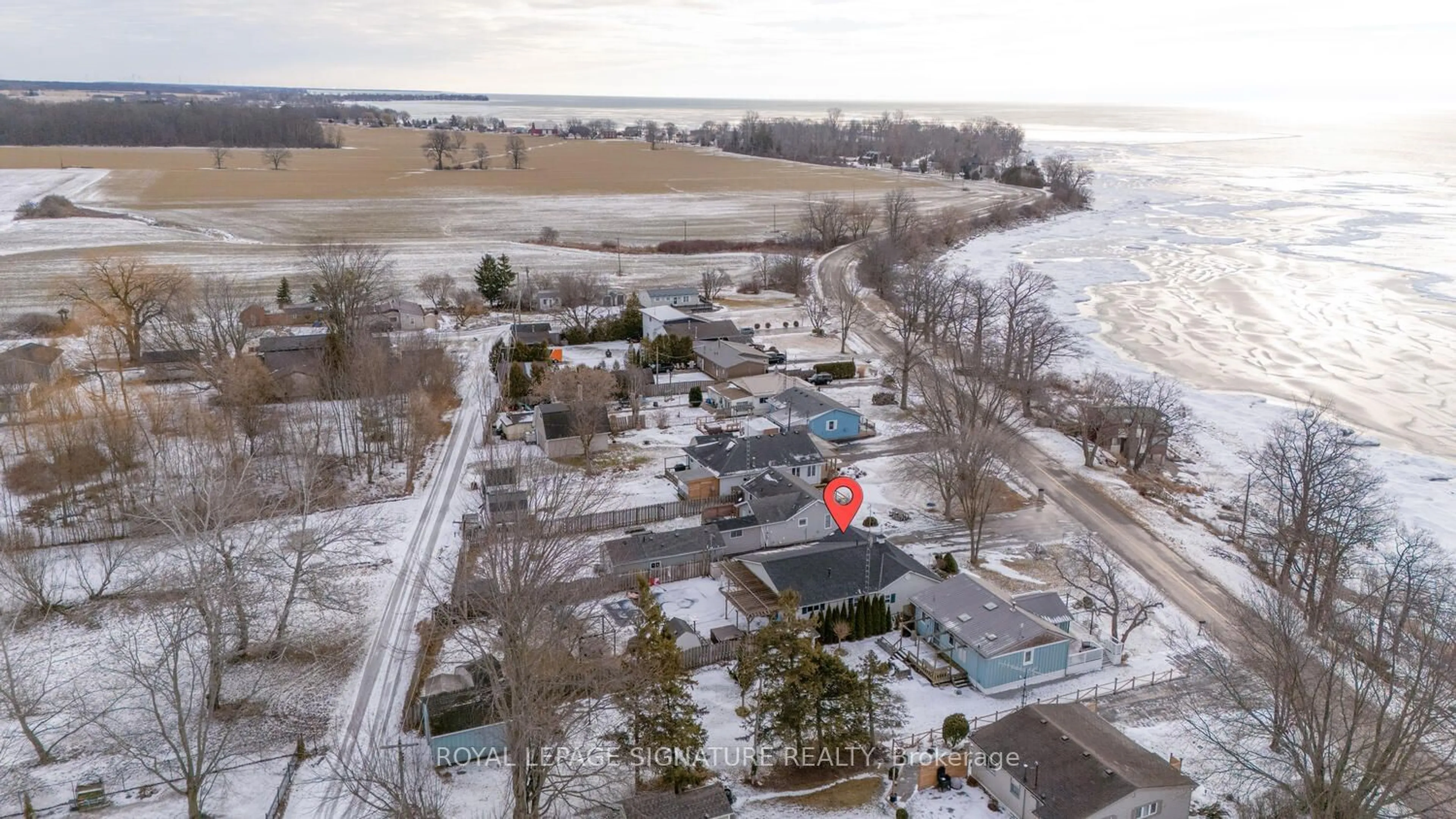 A pic from outside/outdoor area/front of a property/back of a property/a pic from drone, unknown for 291 Lakeshore Rd, Haldimand Ontario N0A 1P0