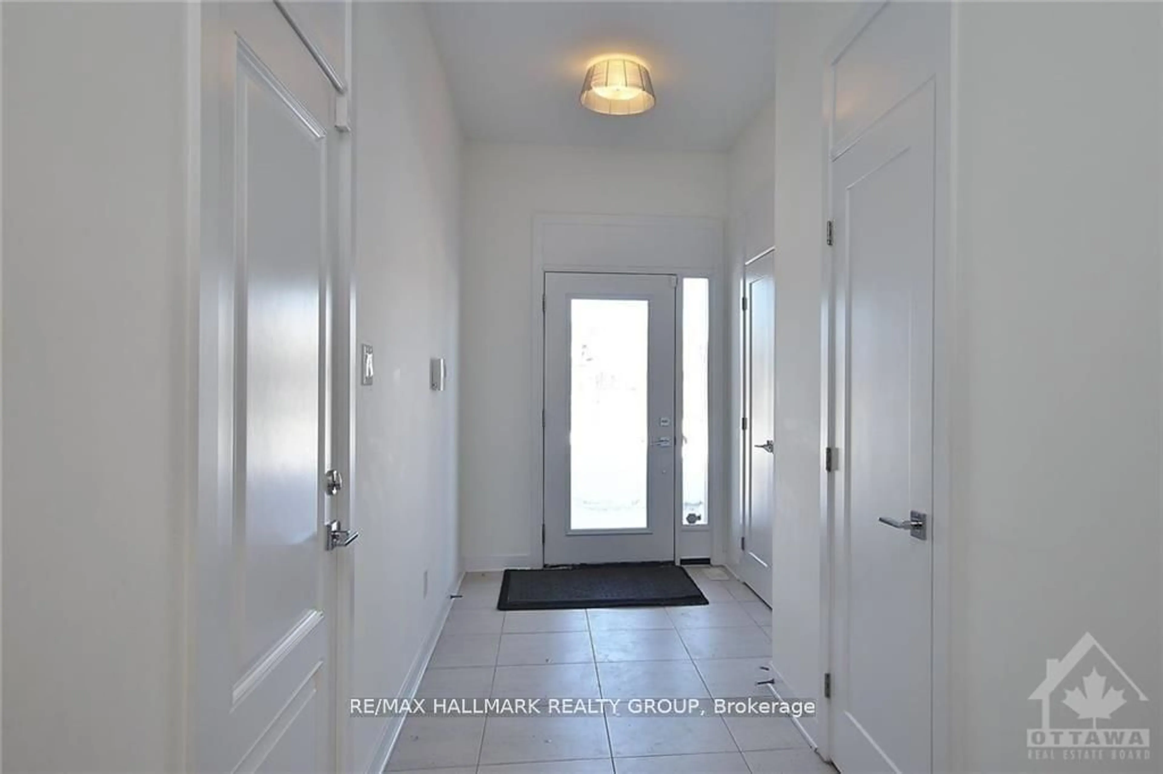 Indoor entryway for 124 Helen Rapp Way, Blossom Park - Airport and Area Ontario K1T 0N4