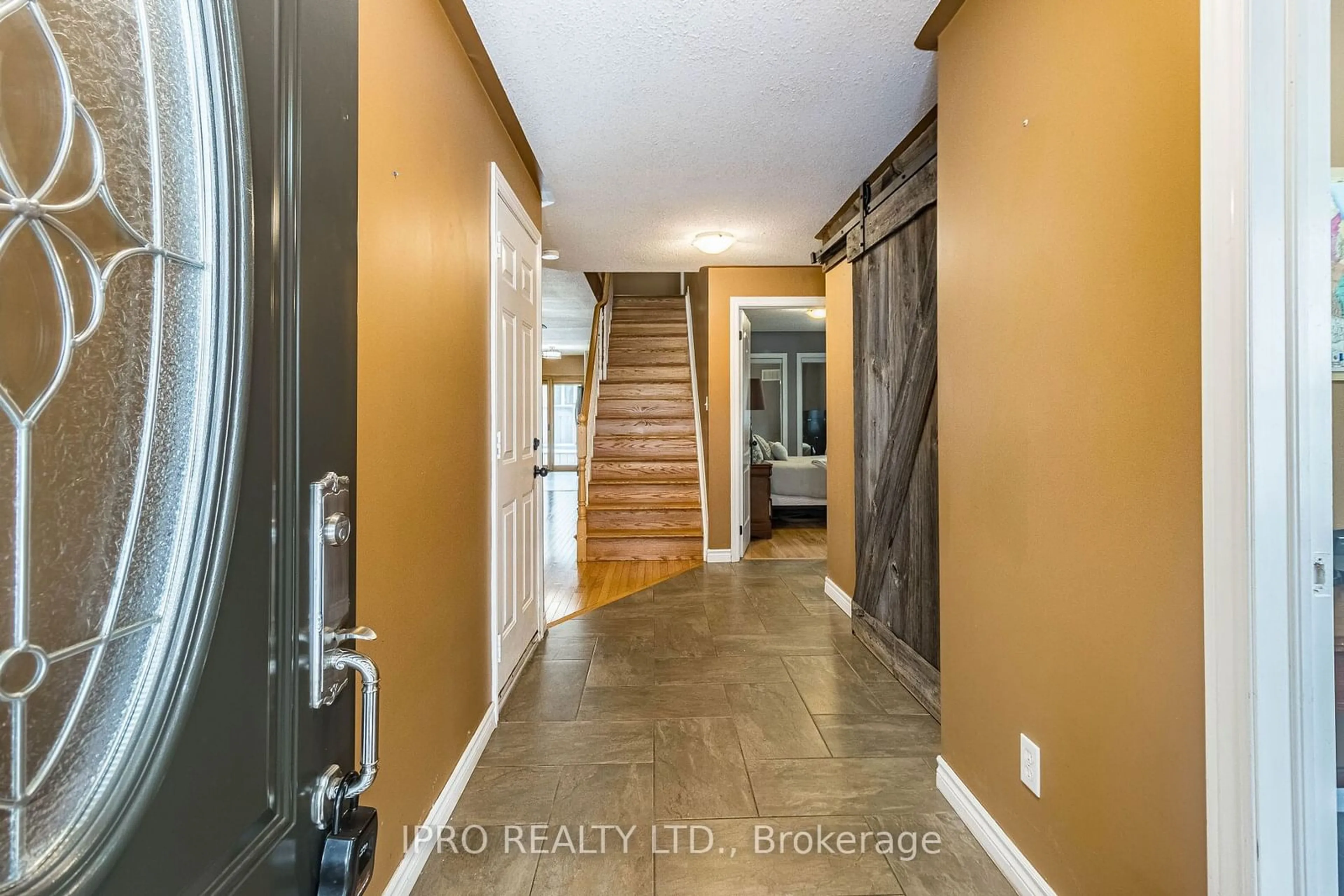 Indoor entryway for 66 Udell Way, Grimsby Ontario L3M 5L1