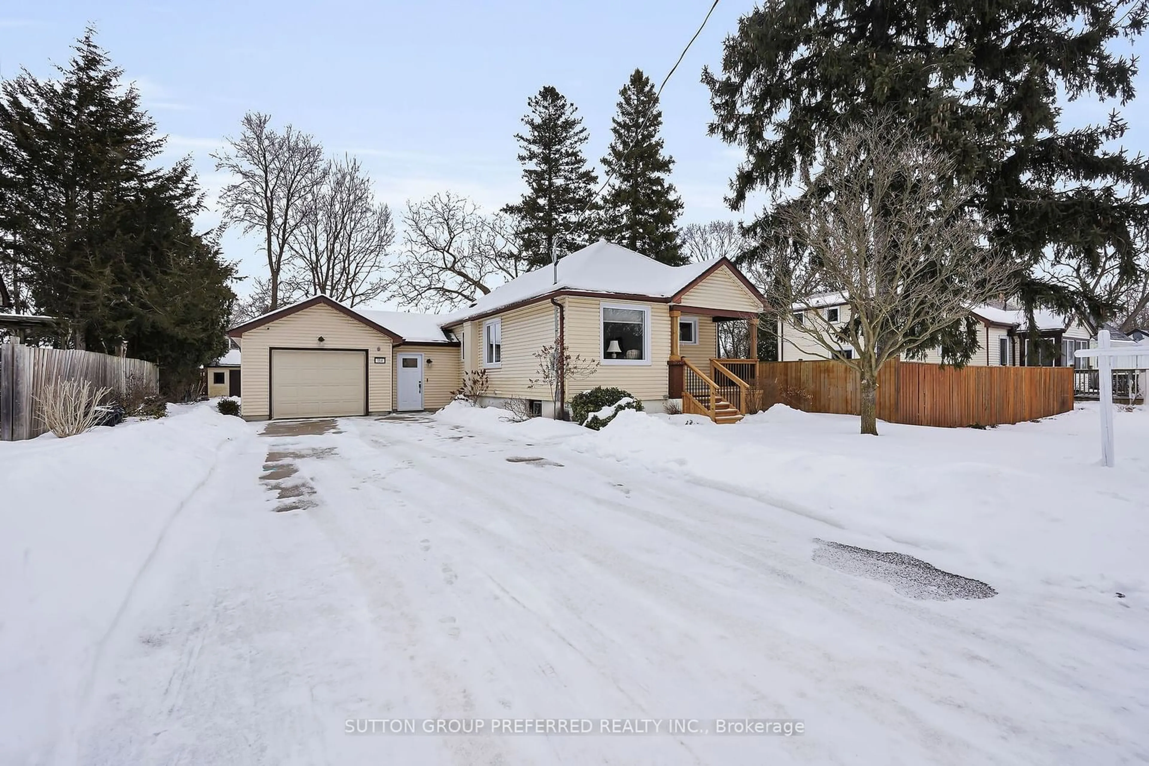 A pic from outside/outdoor area/front of a property/back of a property/a pic from drone, street for 184 Harley St, London Ontario N5Y 2C4