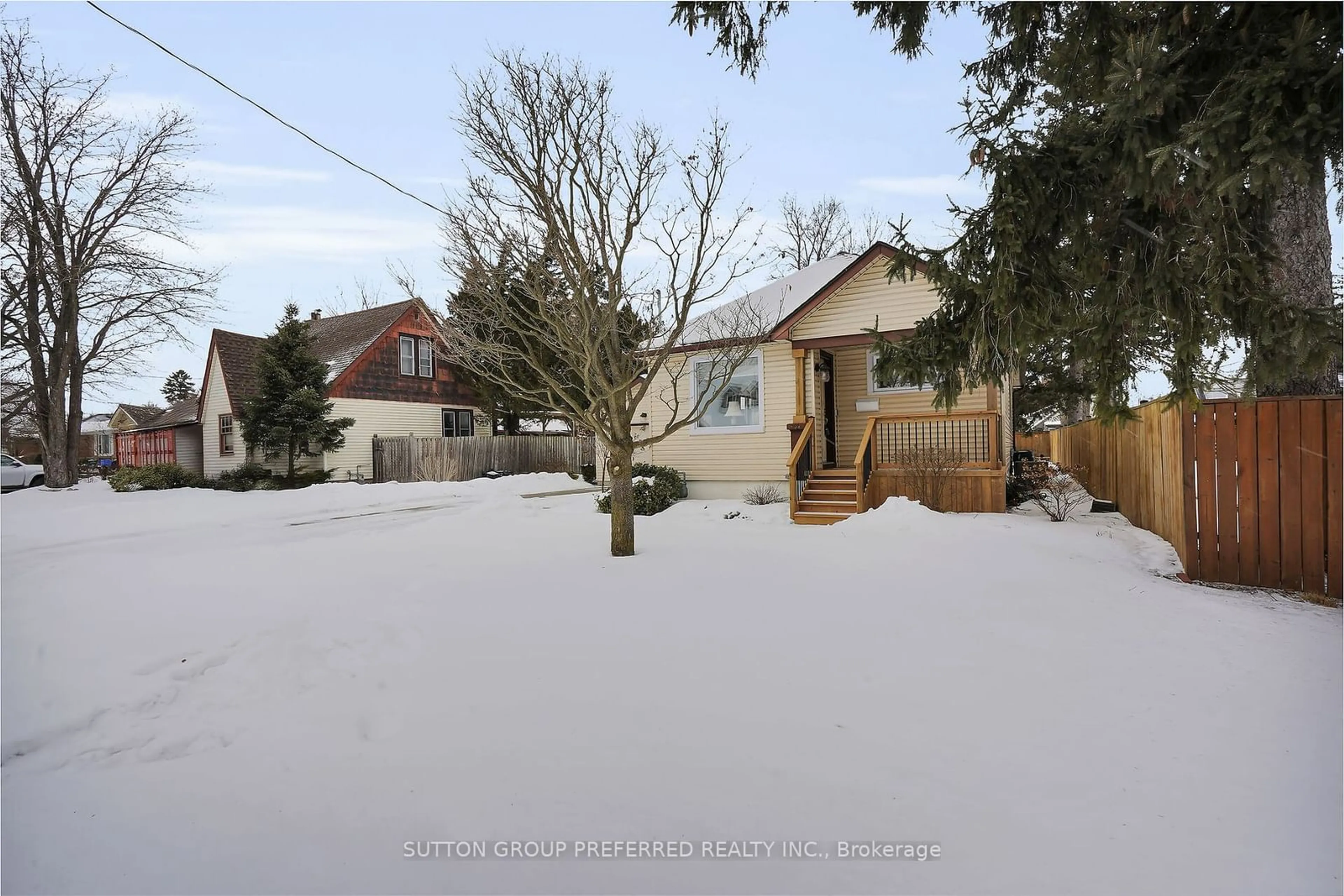 A pic from outside/outdoor area/front of a property/back of a property/a pic from drone, street for 184 Harley St, London Ontario N5Y 2C4