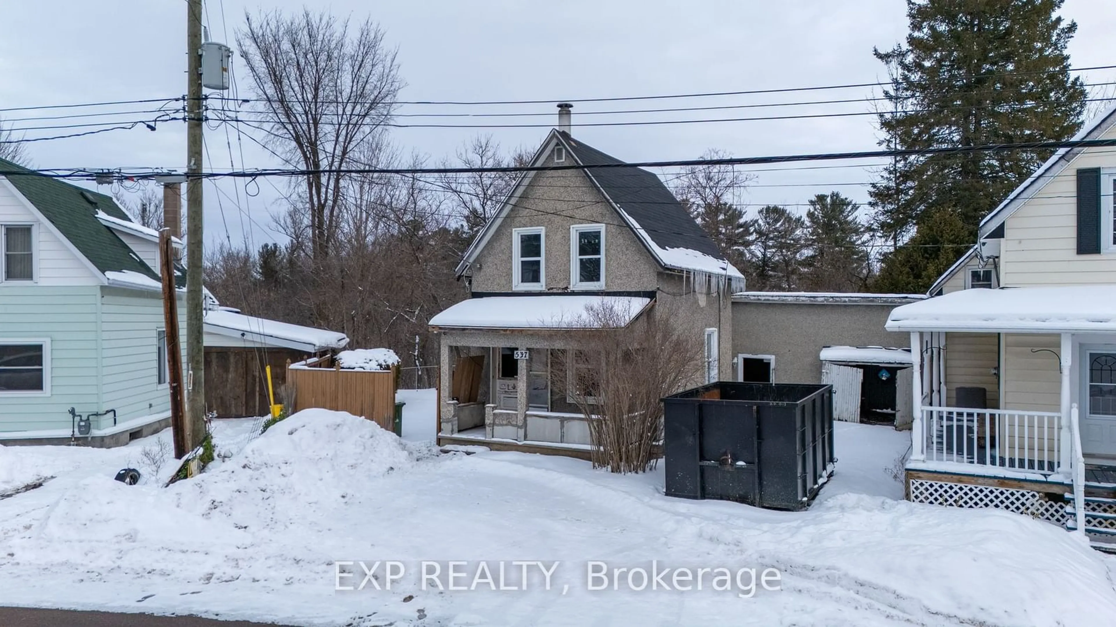 A pic from outside/outdoor area/front of a property/back of a property/a pic from drone, street for 537 Moffat St, Pembroke Ontario K8A 3Y2